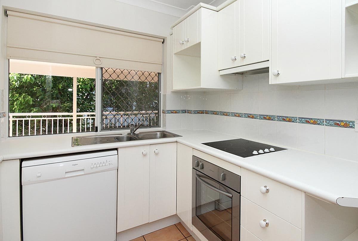 20 Underhill Avenue, INDOOROOPILLY QLD 4068, Indooroopilly - Thumbnail 4