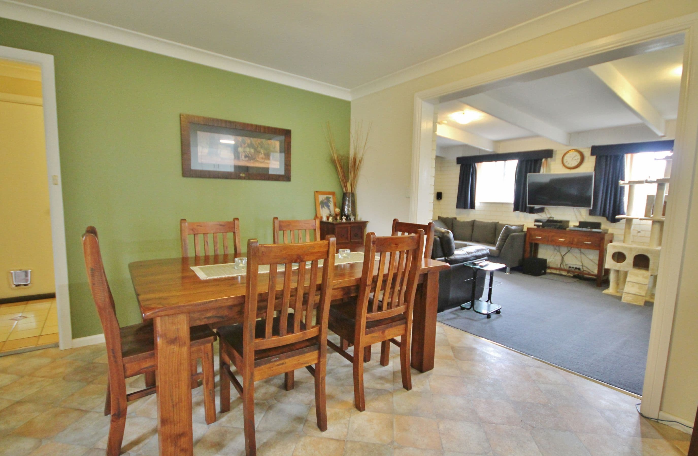 11 Keevil Drive, Young - Thumbnail 4