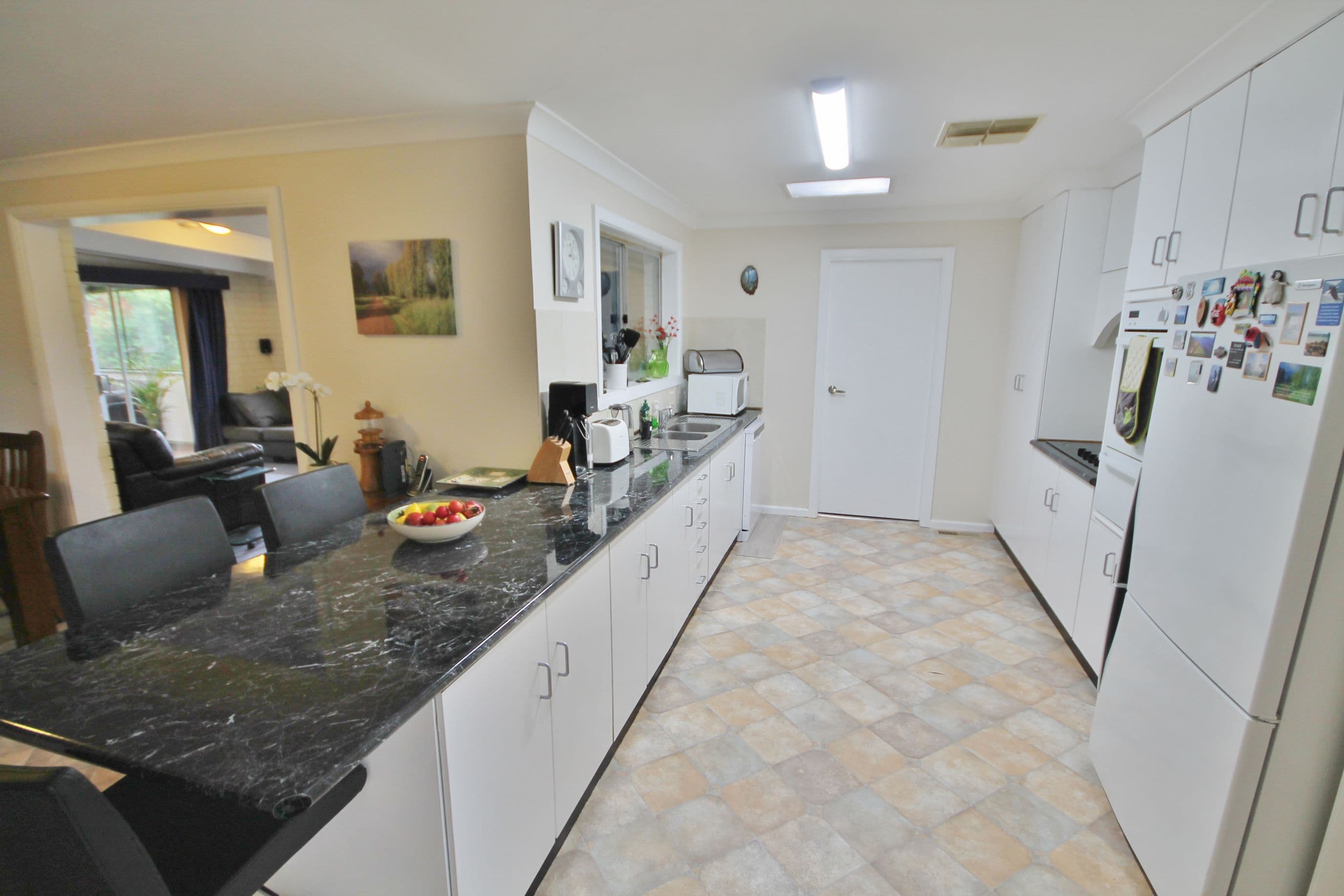 11 Keevil Drive, Young - Thumbnail 5