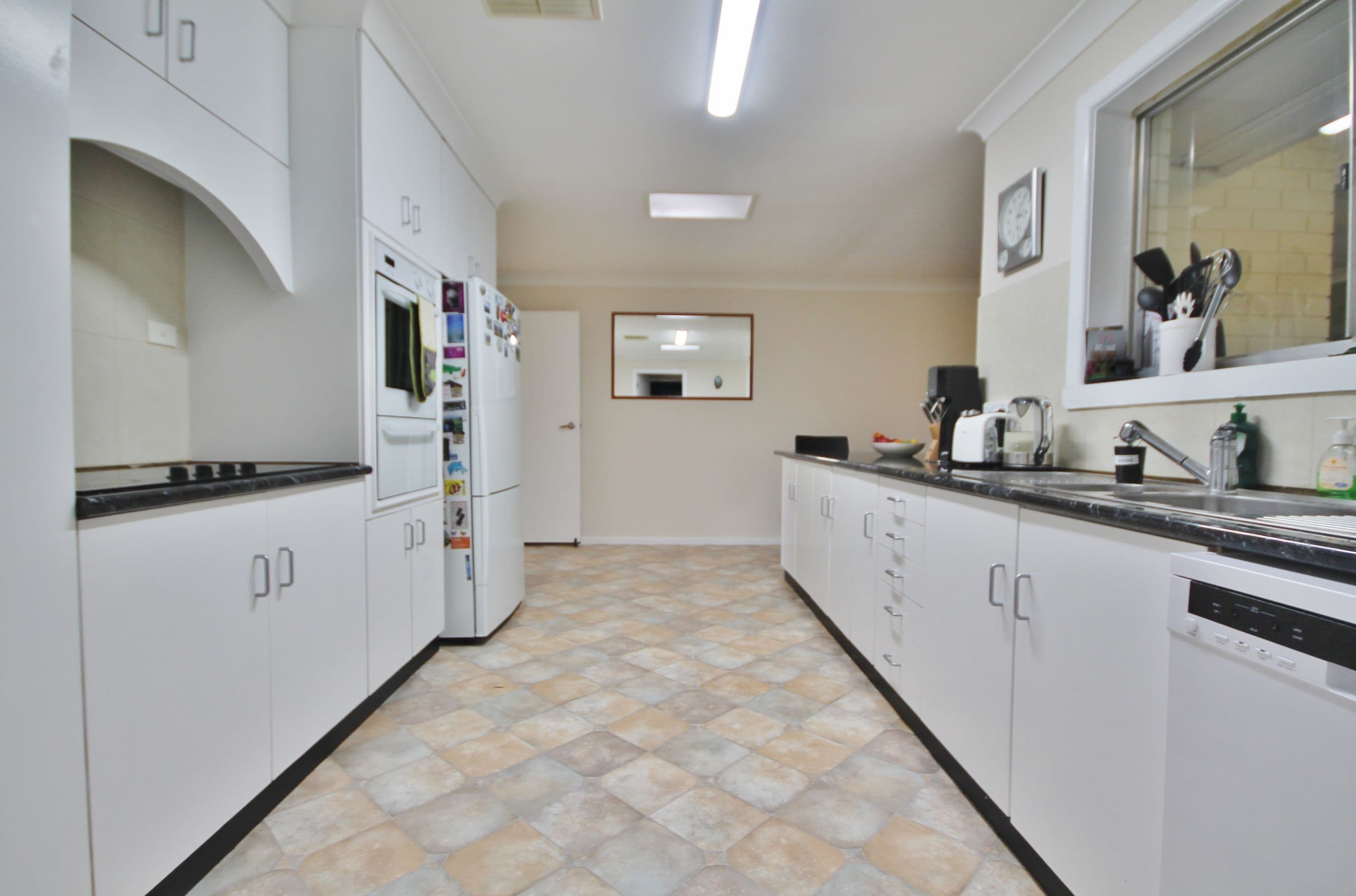 11 Keevil Drive, Young - Thumbnail 6