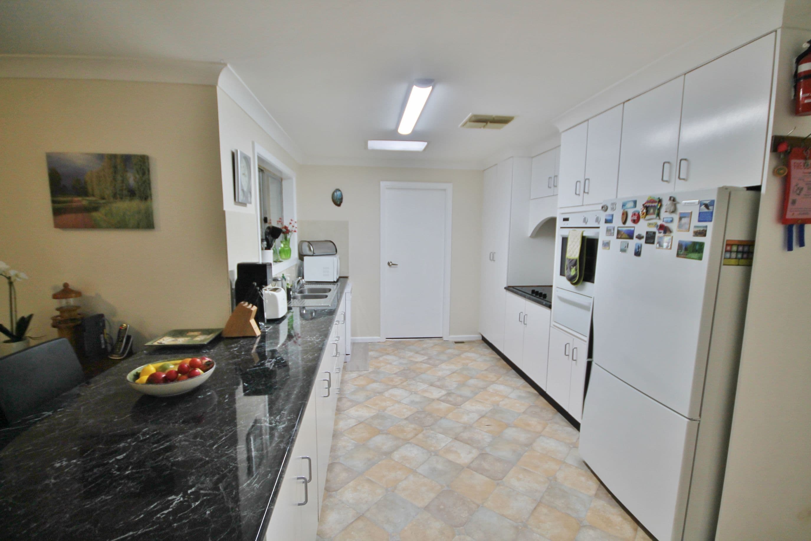 11 Keevil Drive, Young - Thumbnail 7