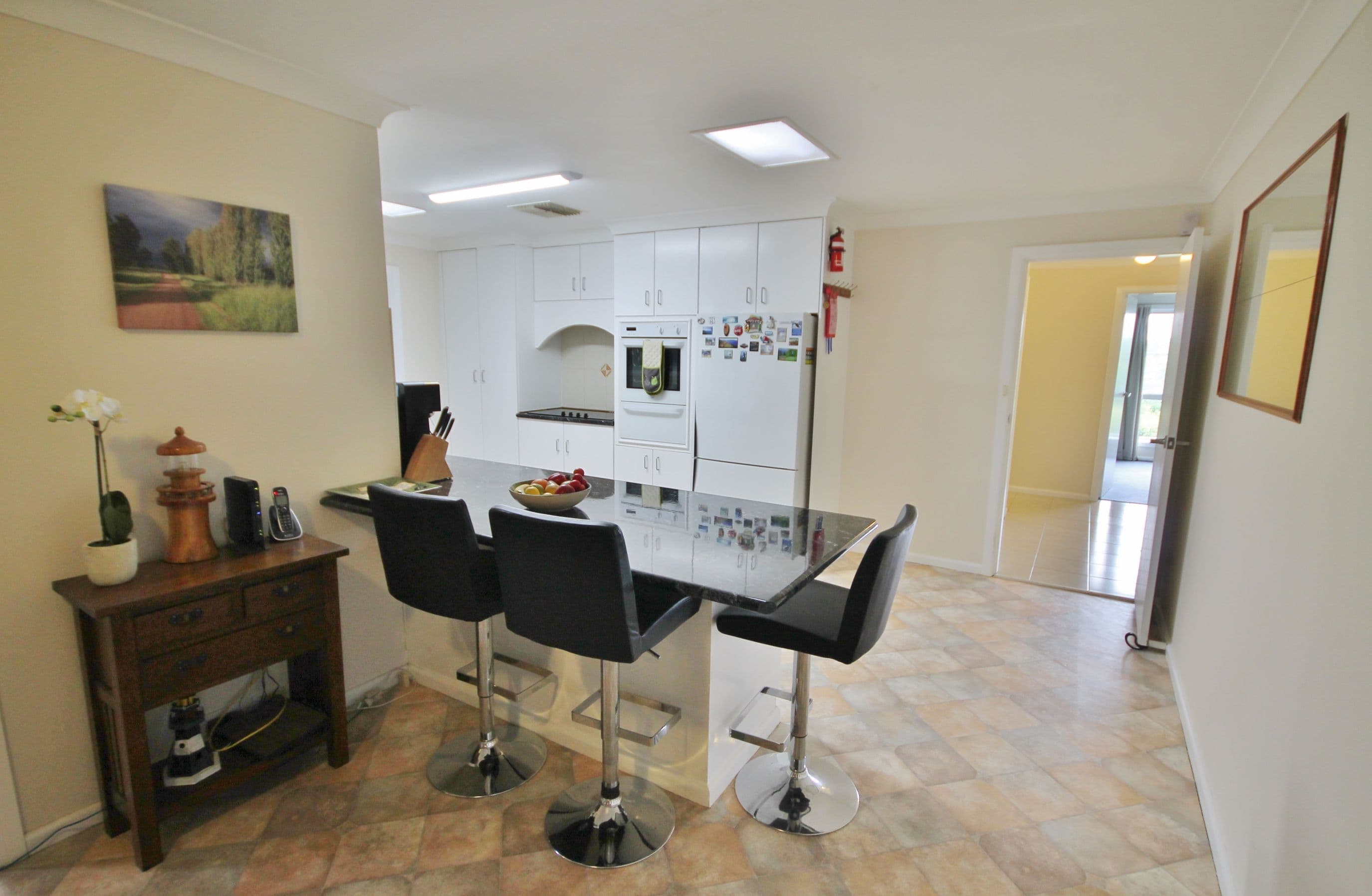 11 Keevil Drive, Young - Thumbnail 8