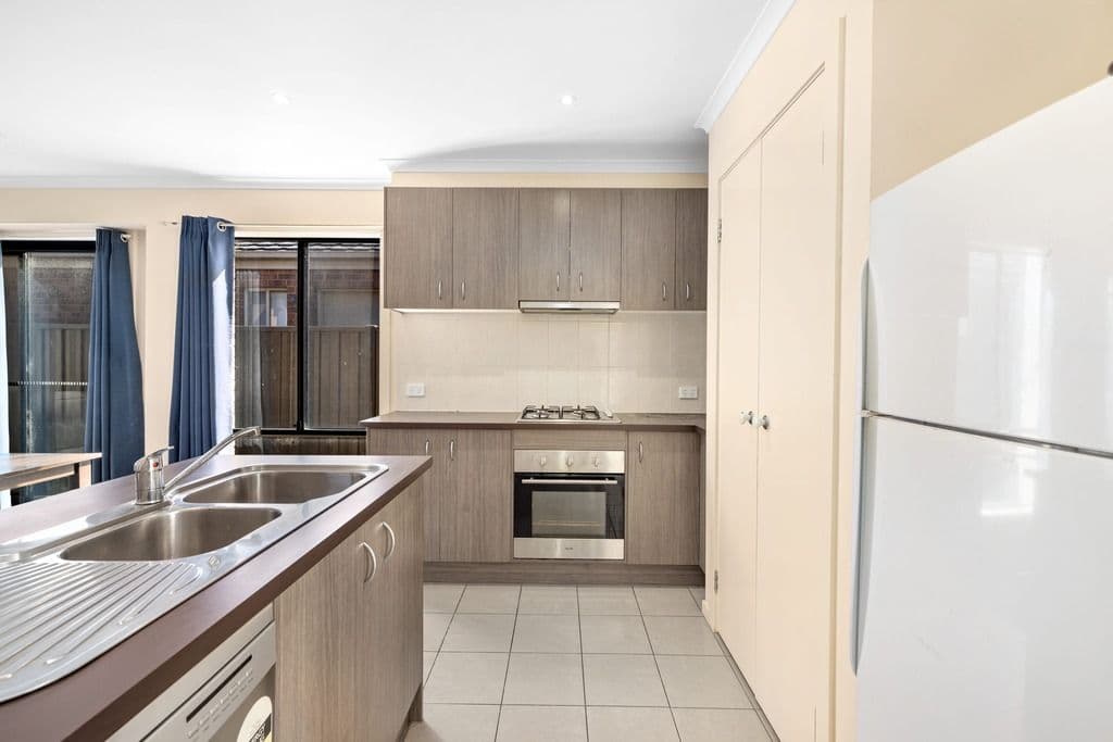42 Hawkstone Road, MANOR LAKES VIC 3024, Manor Lakes - Thumbnail 4