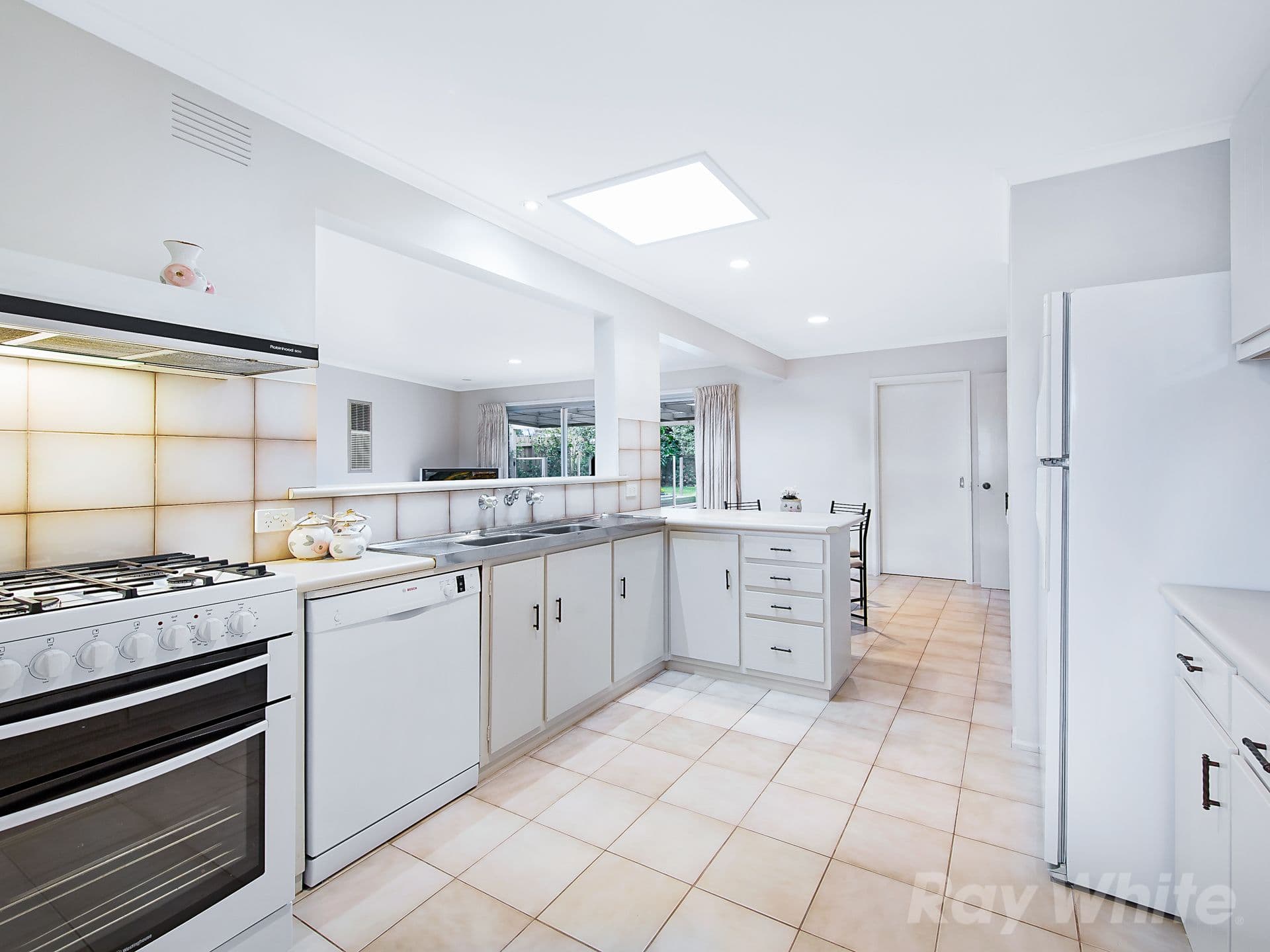 7 Ondine Drive, Wheelers Hill VIC 3150, Wheelers Hill - Thumbnail 3