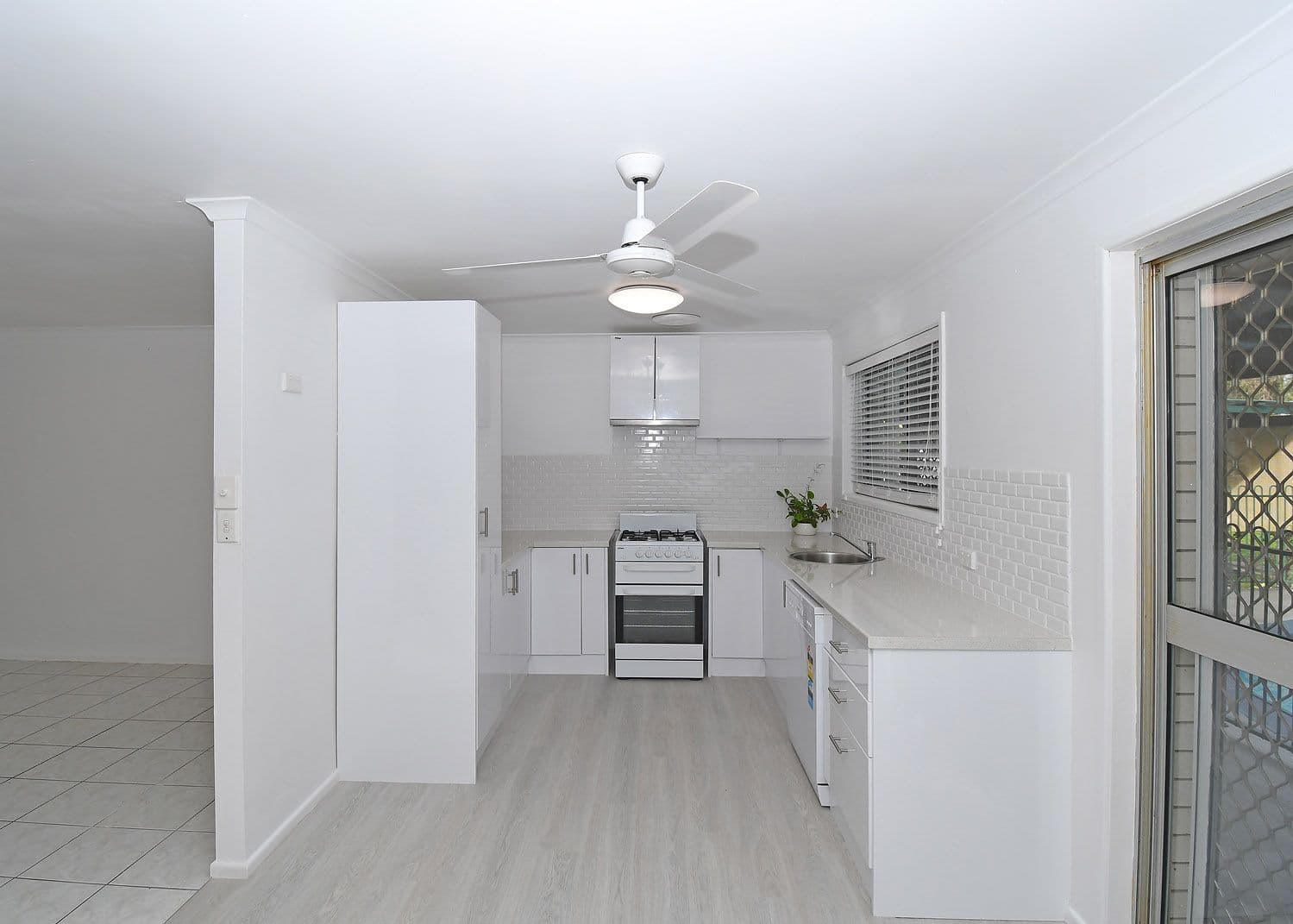 3 Southerden Street, Torquay QLD 4655, Torquay - Thumbnail 2