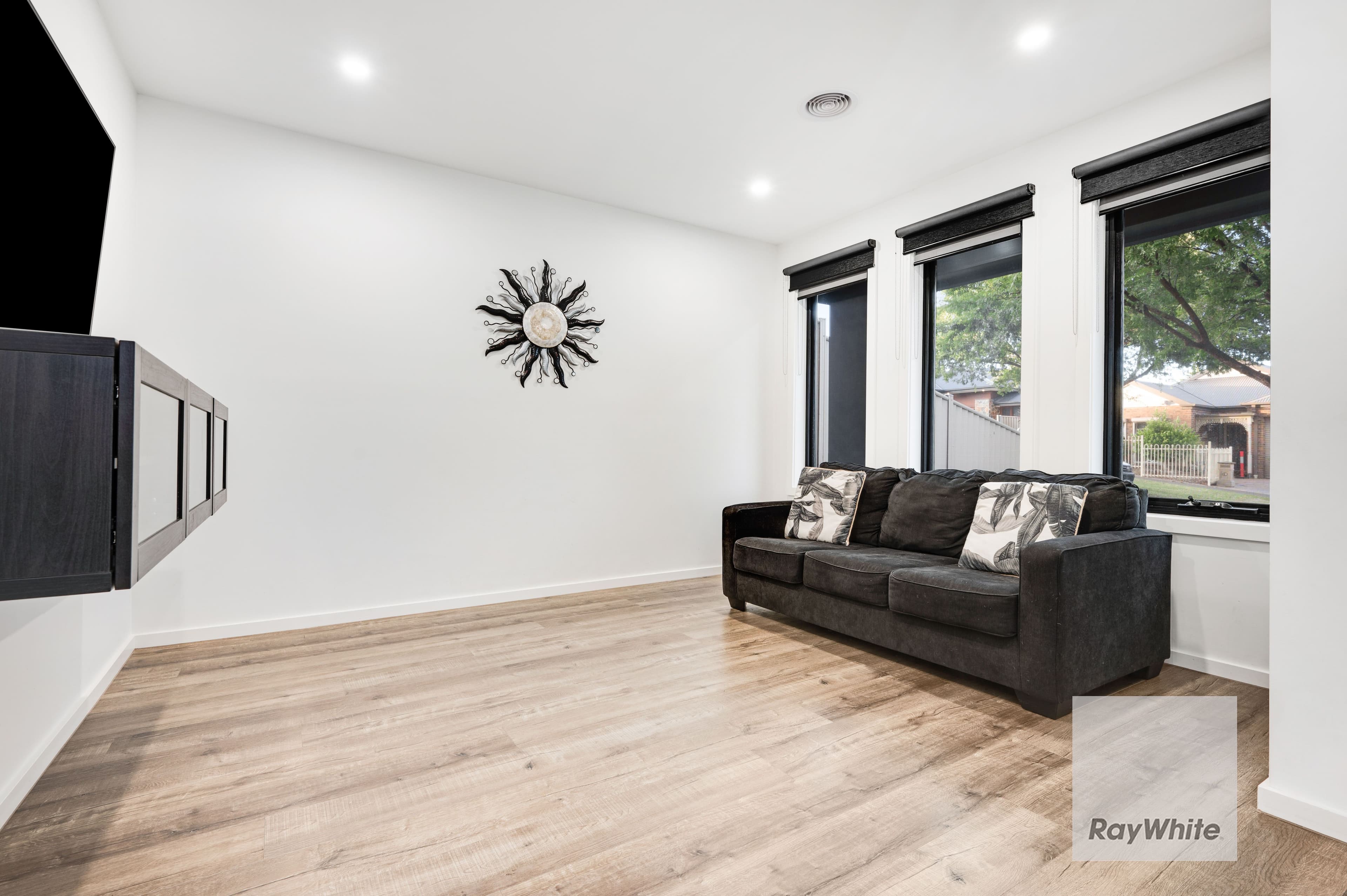 21 Douglas Court, Westmeadows VIC 3049, Westmeadows - Thumbnail 2