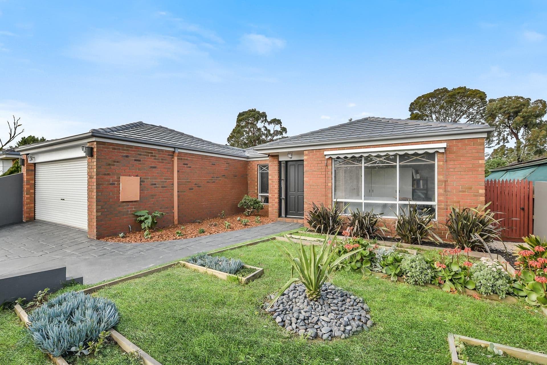 4 Michelle Drive, Berwick VIC 3806, Berwick - Thumbnail 2