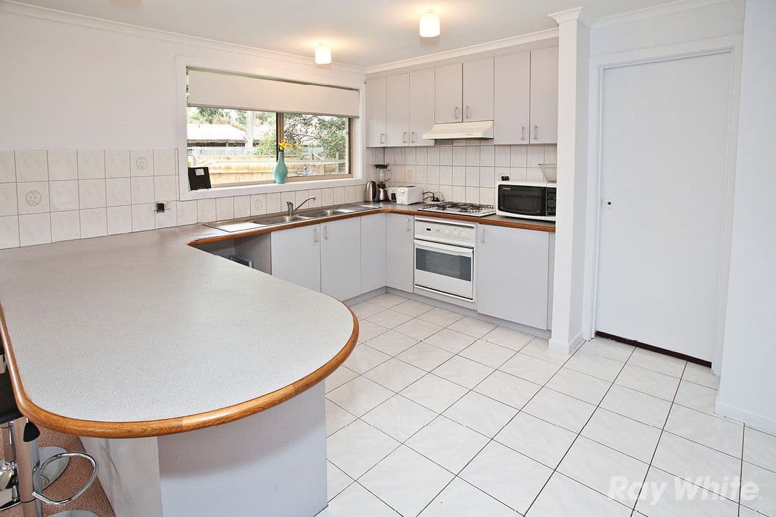 46 Delmore Crescent, GLEN WAVERLEY VIC 3150, Glen Waverley - Thumbnail 2