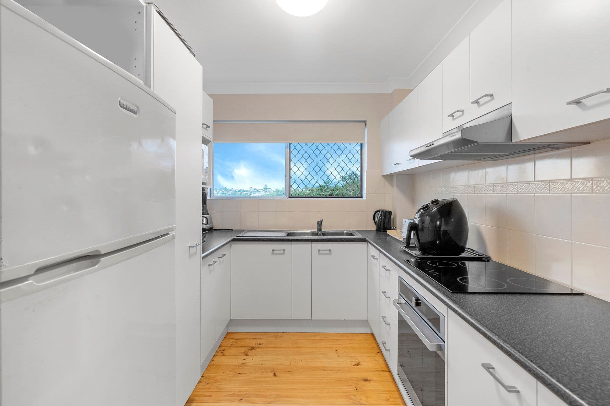 12 East Street, Camp Hill QLD 4152, Camp Hill - Thumbnail 2