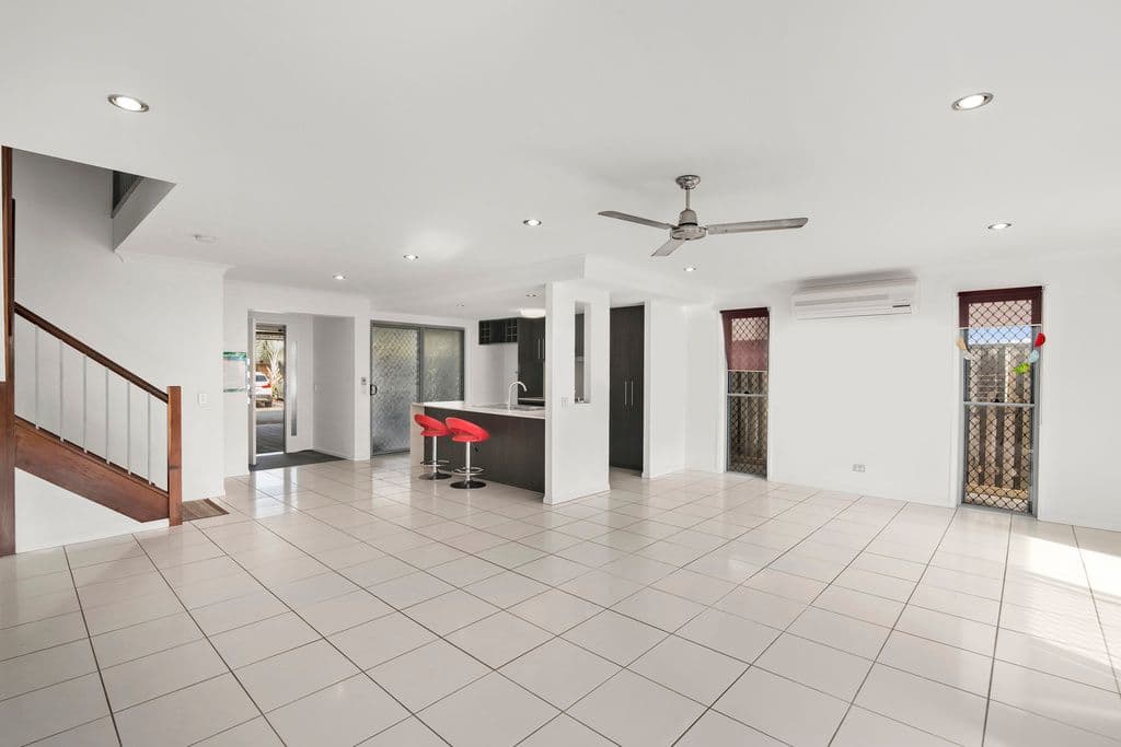 6 Santa Maria Court, Burleigh Waters QLD 4220, Burleigh Waters - Thumbnail 3