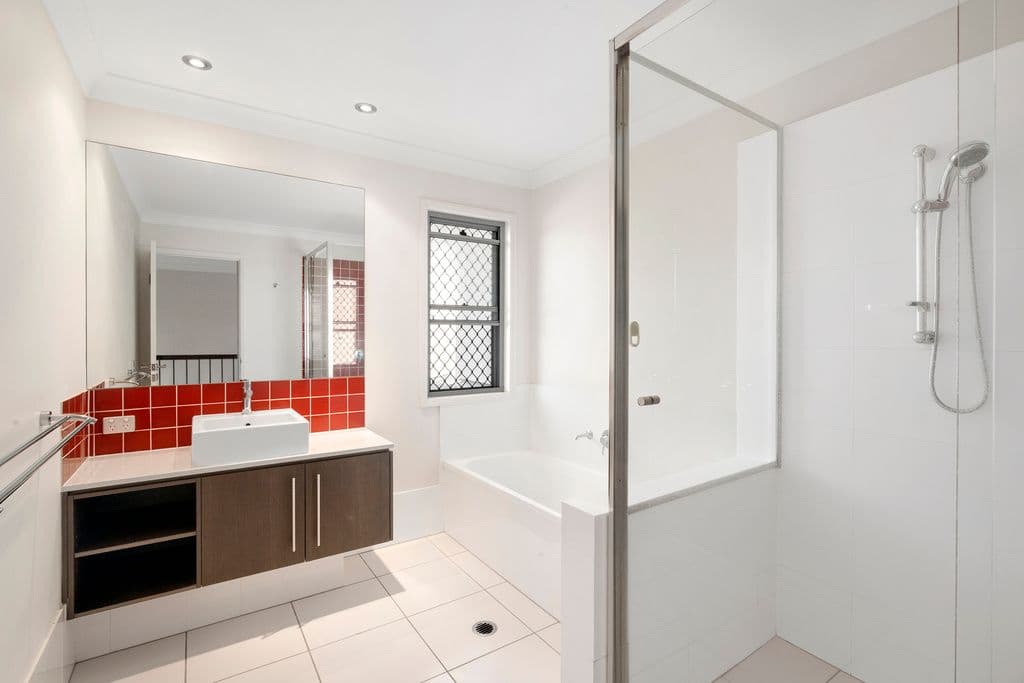 6 Santa Maria Court, Burleigh Waters QLD 4220, Burleigh Waters - Thumbnail 4