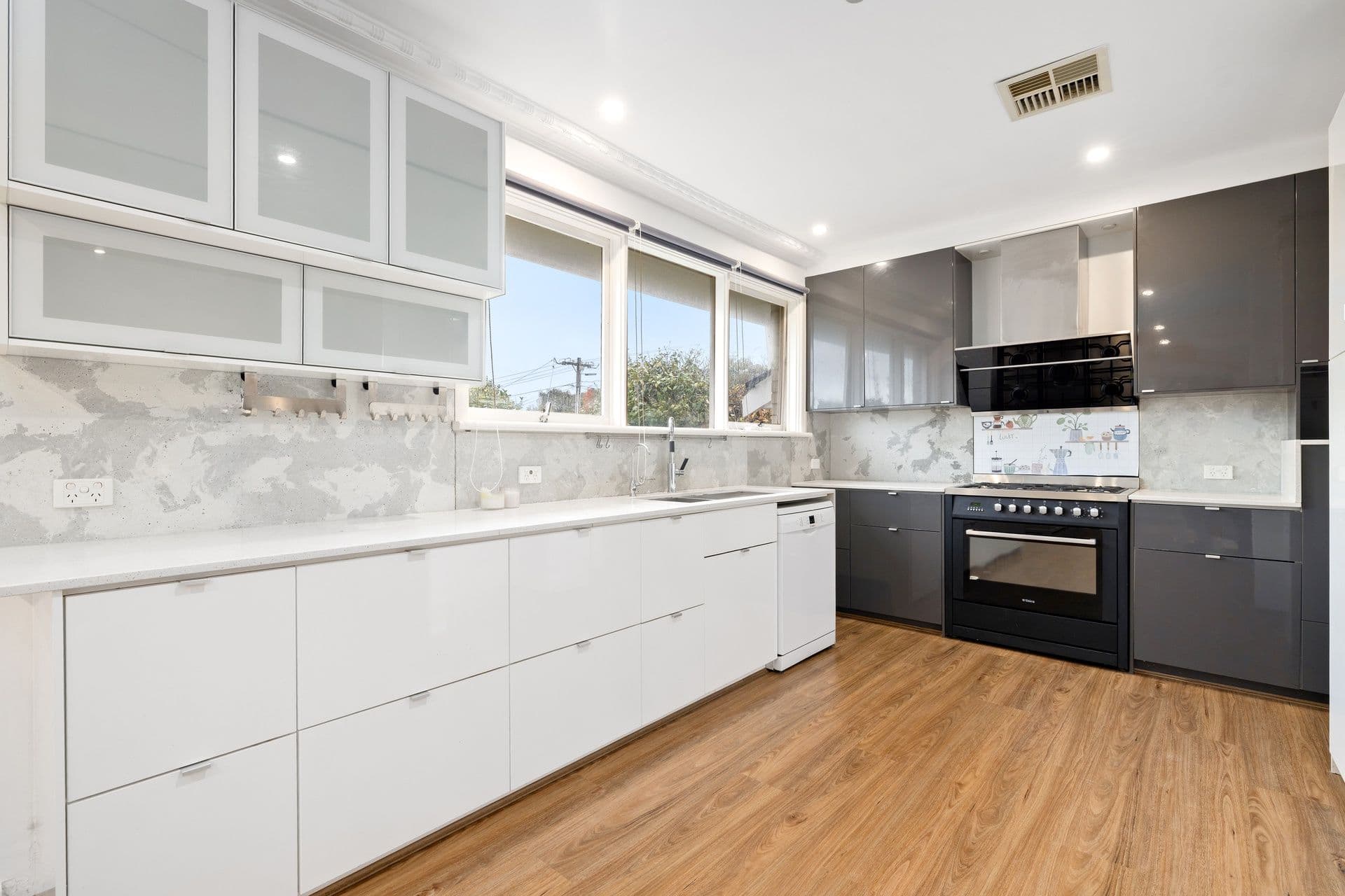 42 Cratloe Road, Mount Waverley VIC 3149, Mount Waverley - Thumbnail 3
