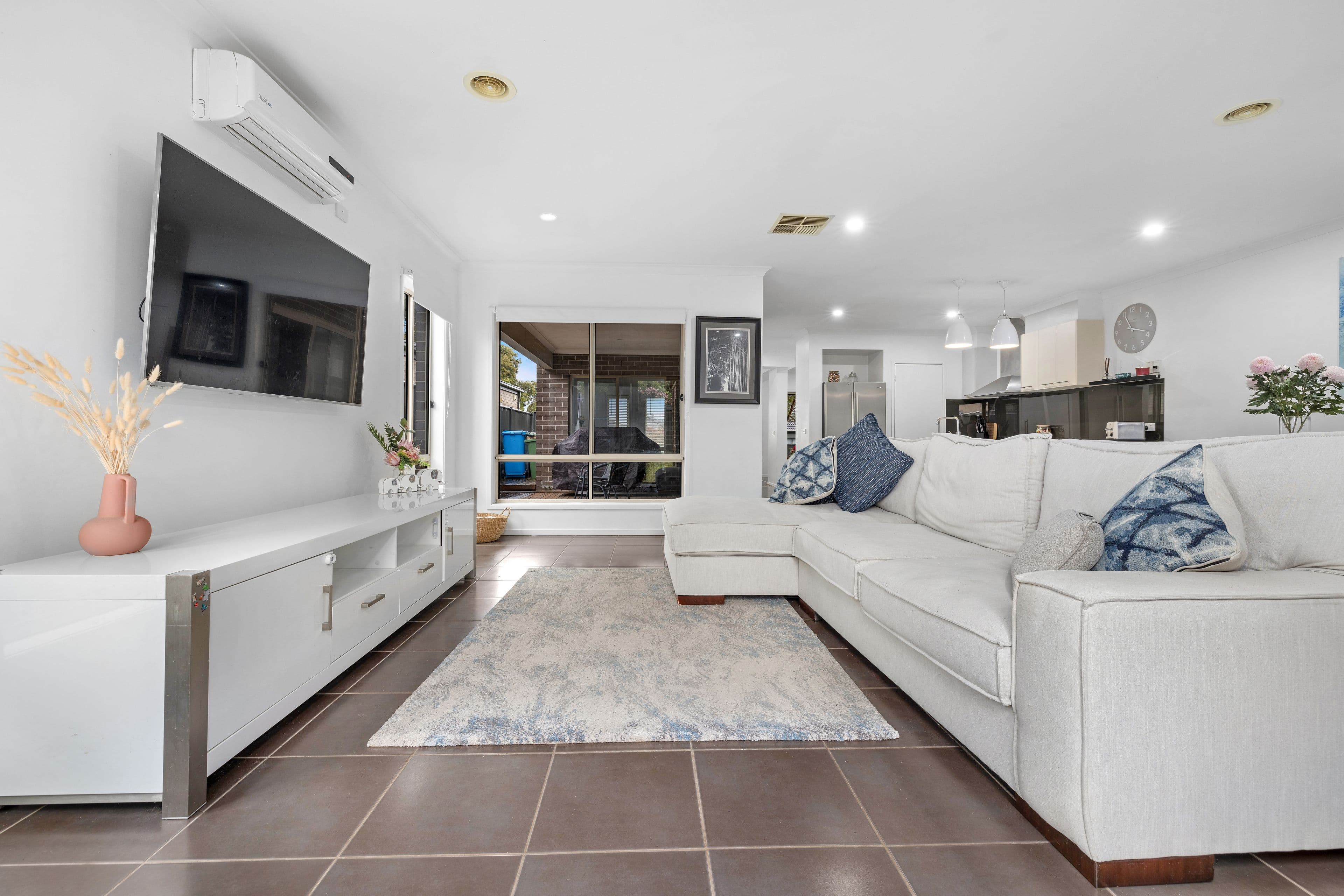 3 Sagan Drive, Cranbourne North VIC 3977, Cranbourne North - Thumbnail 3