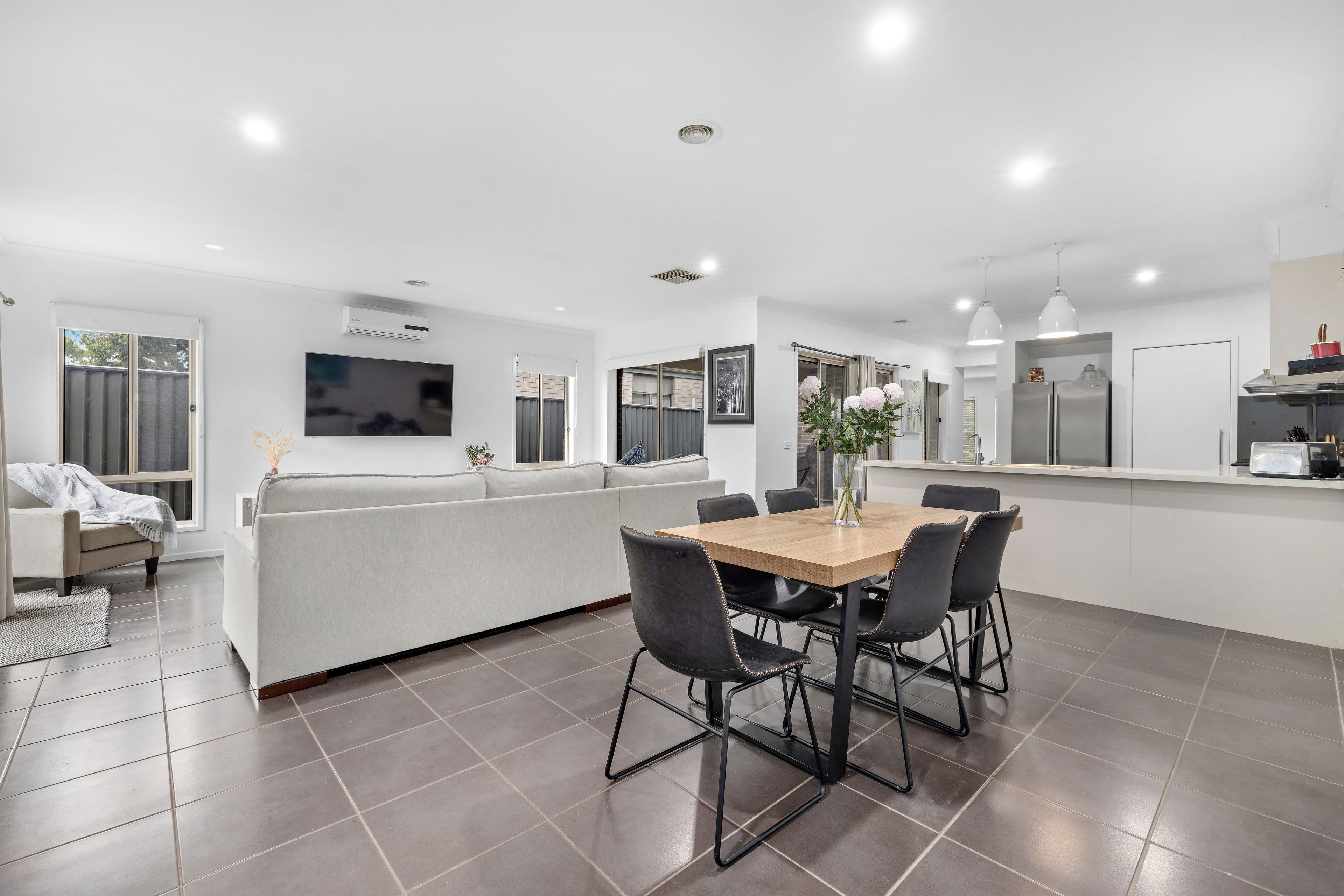 3 Sagan Drive, Cranbourne North VIC 3977, Cranbourne North - Thumbnail 5