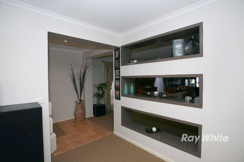 43 Bradford Drive, CRANBOURNE EAST VIC 3977, Cranbourne East - Thumbnail 5