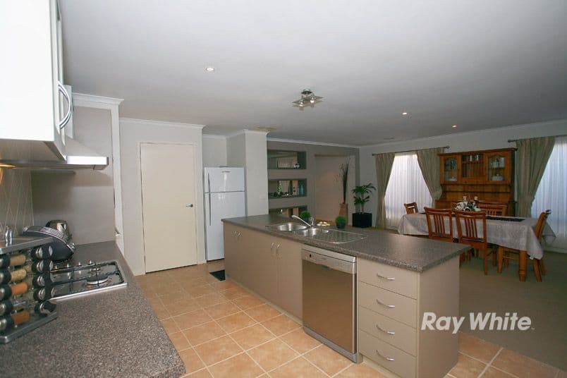 43 Bradford Drive, CRANBOURNE EAST VIC 3977, Cranbourne East - Thumbnail 7