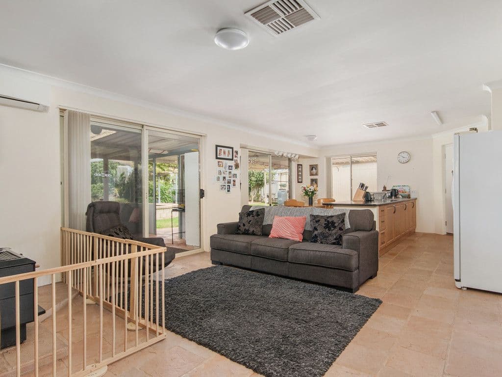 4 Camm Place, Waikiki WA 6169, Waikiki - Thumbnail 6