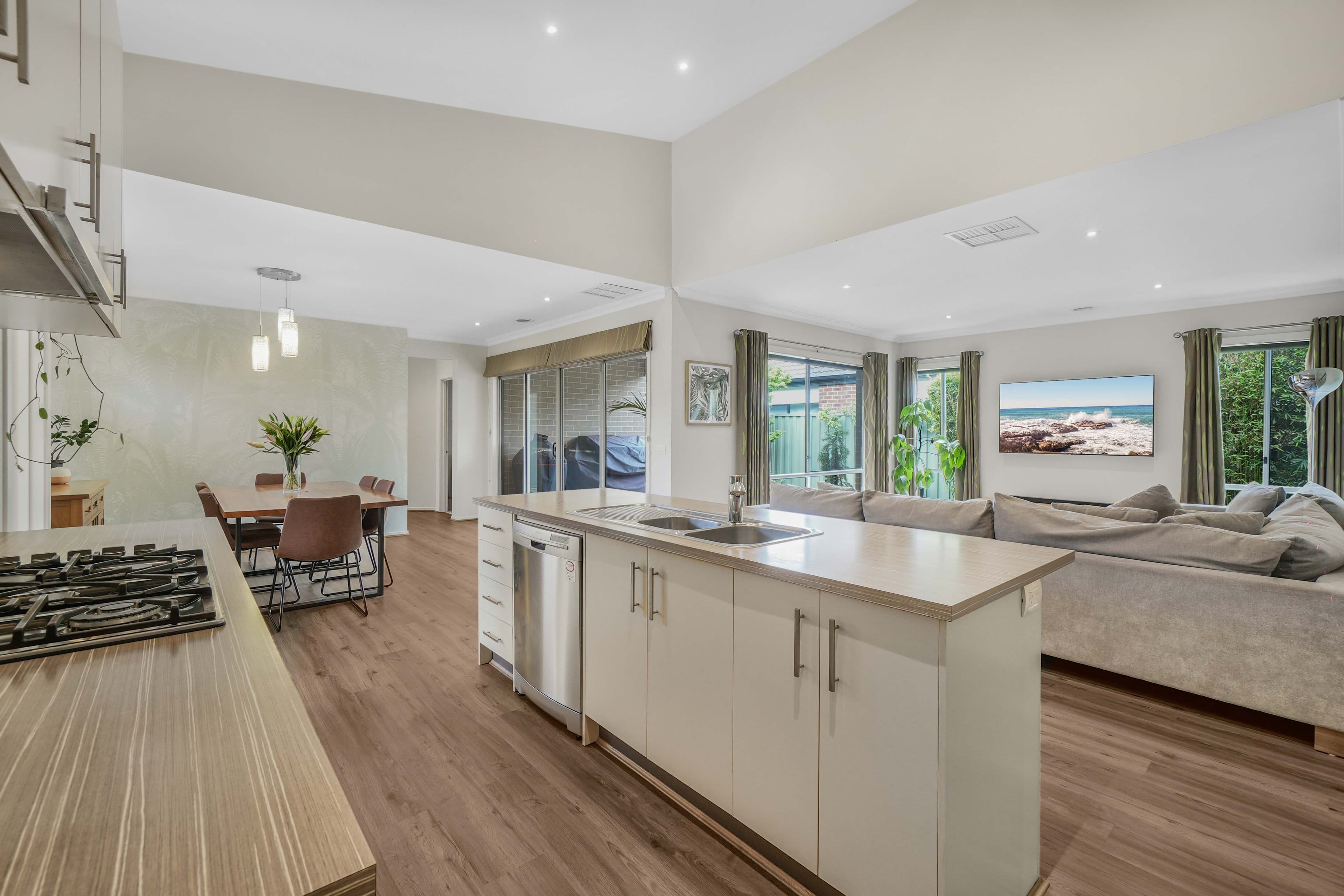 6 Charolais Court, Pakenham VIC 3810, Pakenham - Thumbnail 5