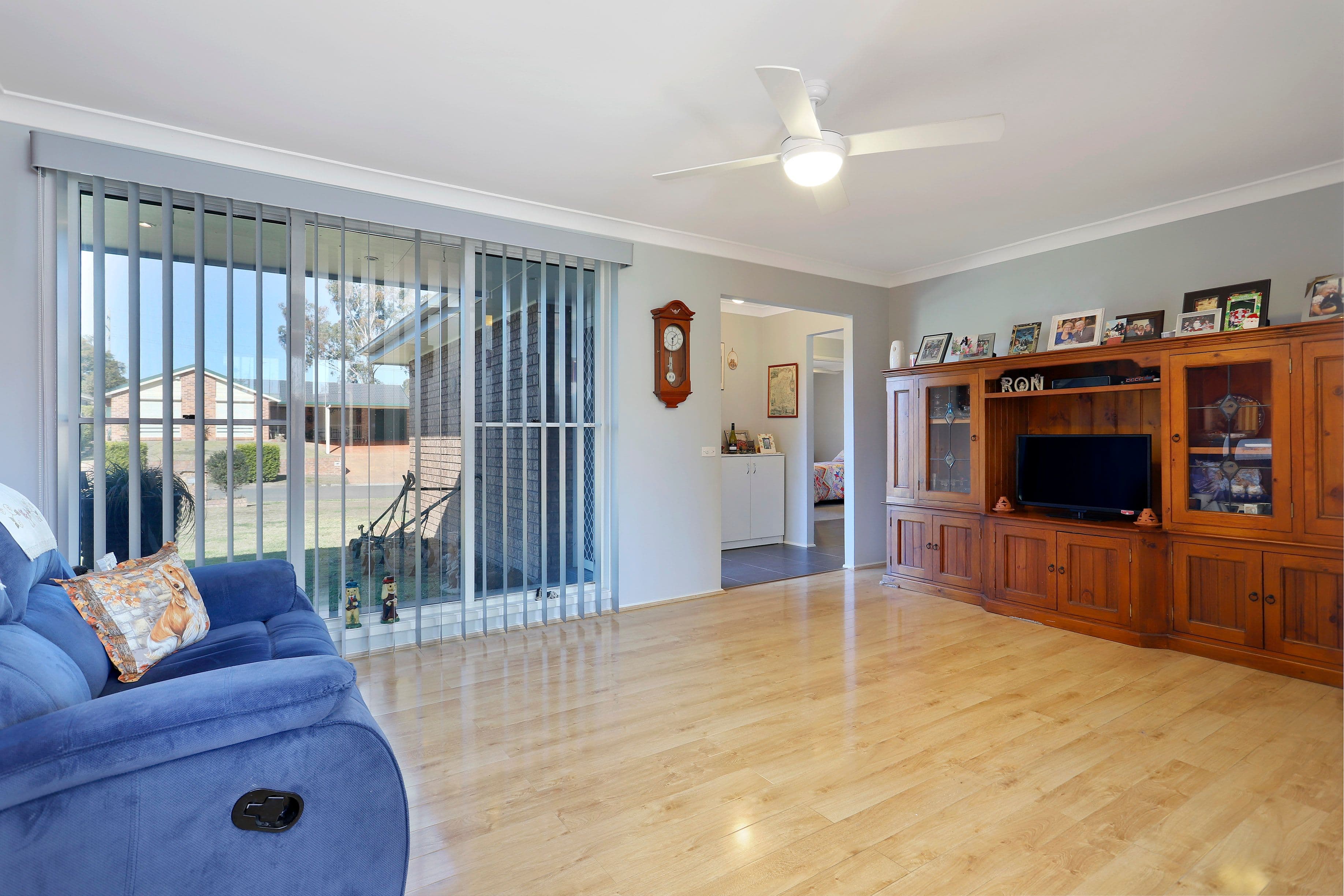 7 Loder Crescent, South Windsor - Thumbnail 2
