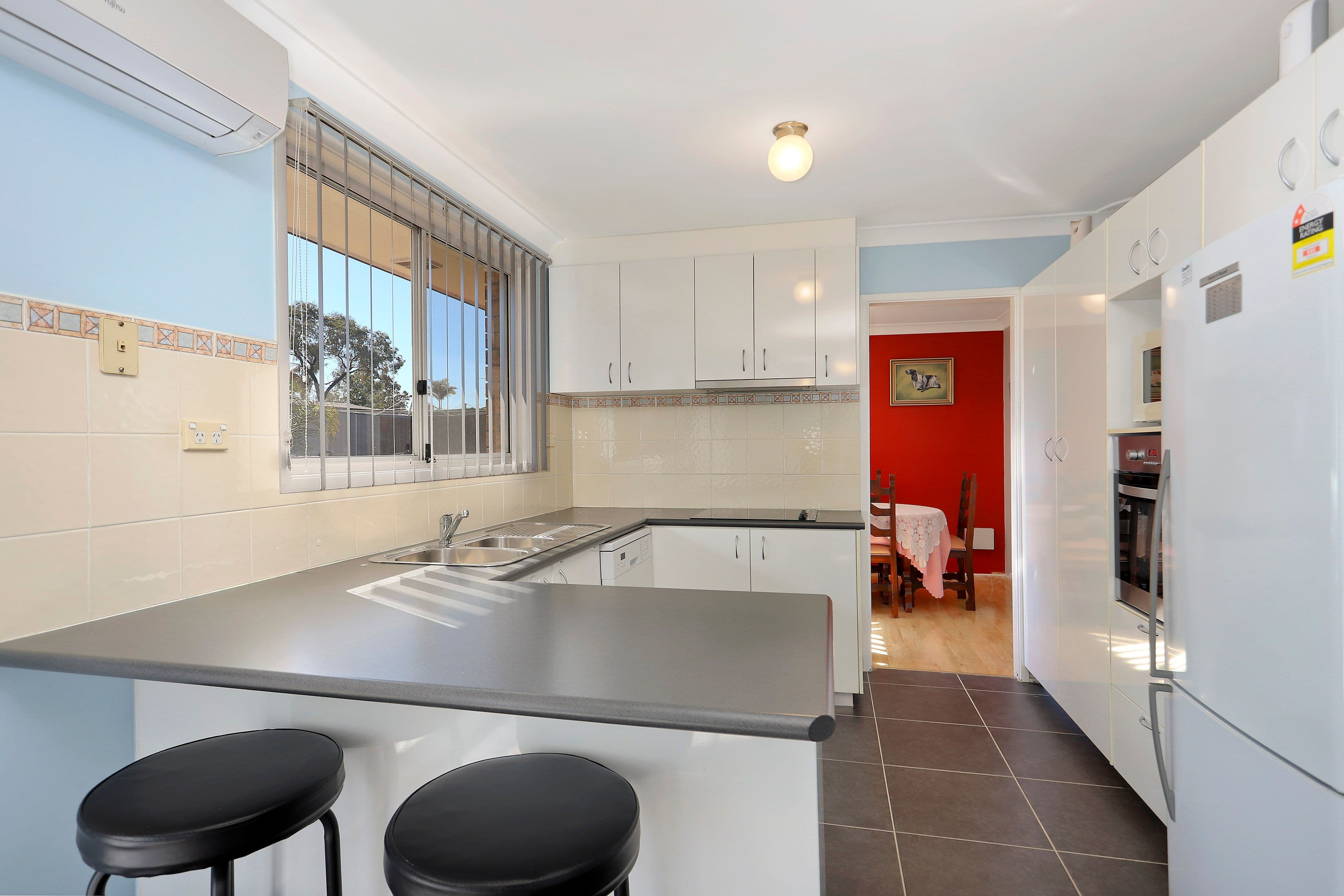 7 Loder Crescent, South Windsor - Thumbnail 3