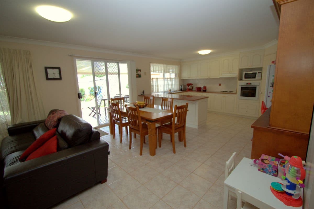 21 Mengel Court, MIDDLE RIDGE QLD 4350, Middle Ridge - Thumbnail 3