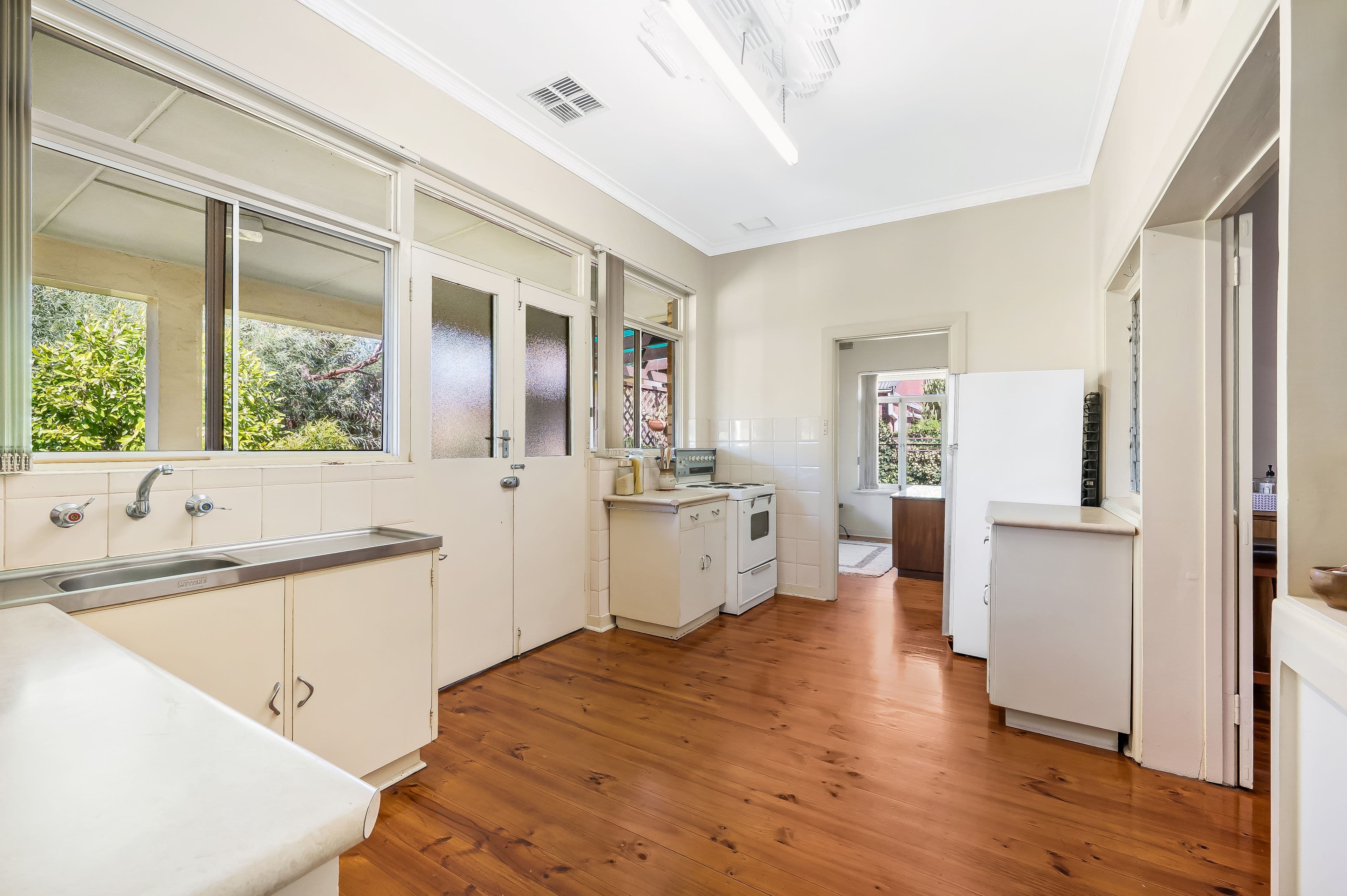 10 Heading Avenue, Campbelltown SA 5074, Campbelltown - Thumbnail 3