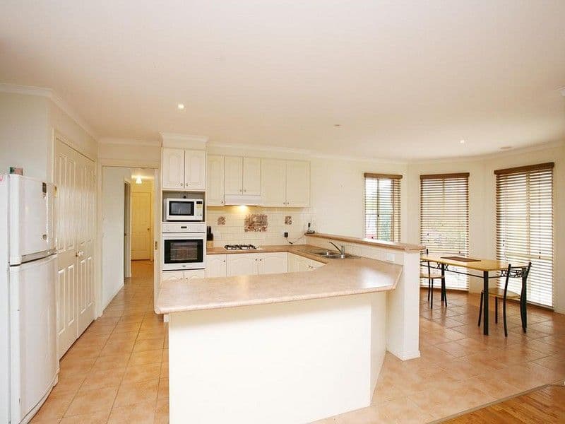 3 Osmington Circuit, NARRE WARREN SOUTH VIC 3805, Narre Warren South - Thumbnail 5