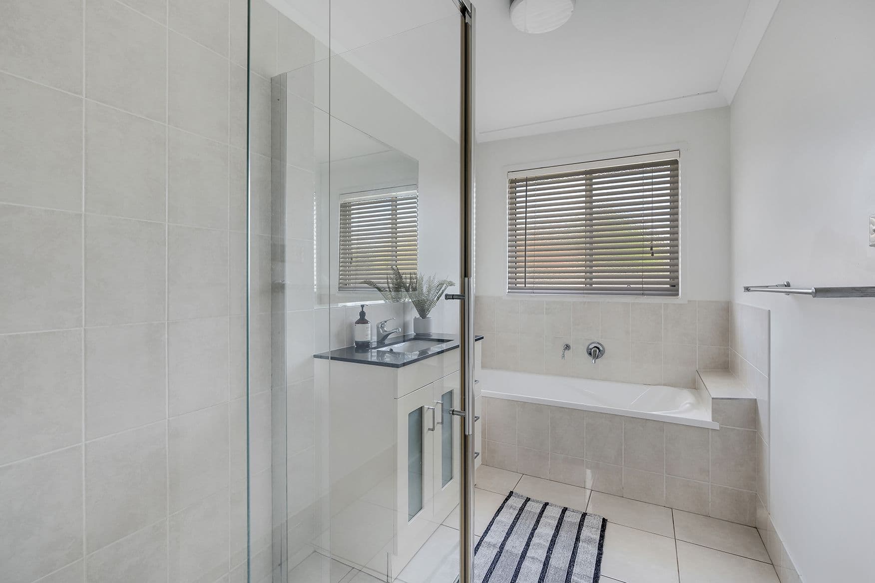 30 Newman Drive, Emerald QLD 4720, Emerald - Thumbnail 8
