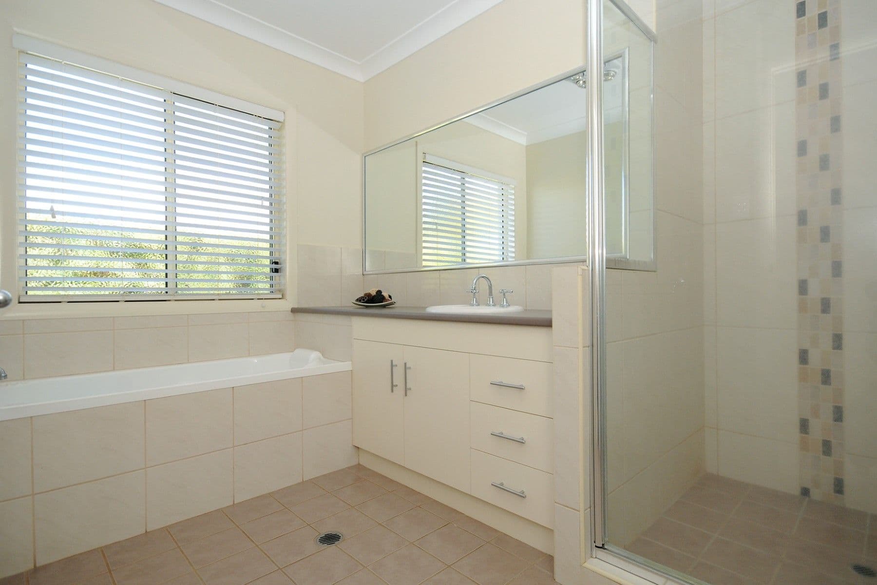 16 Howard Street, MIDDLE RIDGE QLD 4350, Middle Ridge - Thumbnail 8