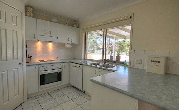 14 JONQUIL Circuit, FLINDERS VIEW QLD 4305, Flinders View - Thumbnail 5