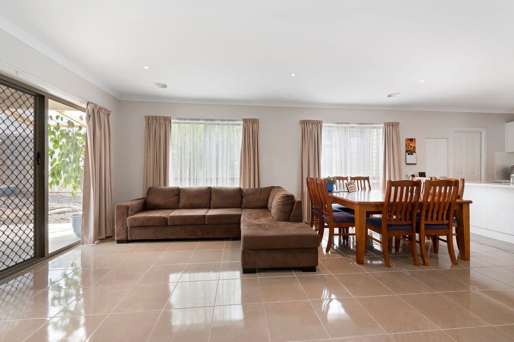 11 Blue Hill Way, Wollert VIC 3750, Wollert - Thumbnail 3