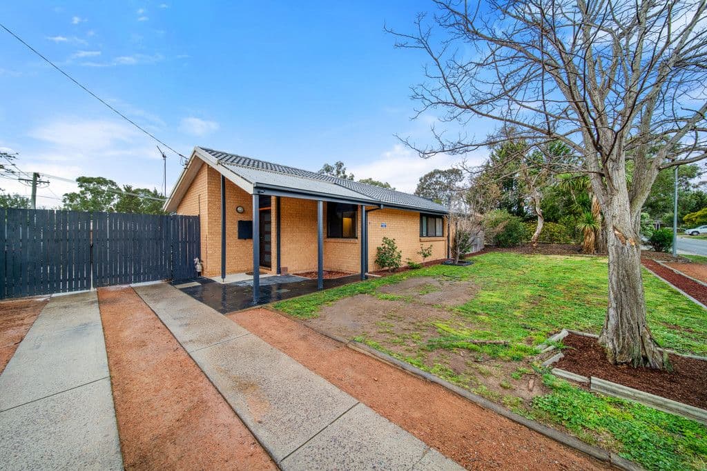 10 Dalyell Street, Chisholm ACT 2905, Chisholm - Image 1