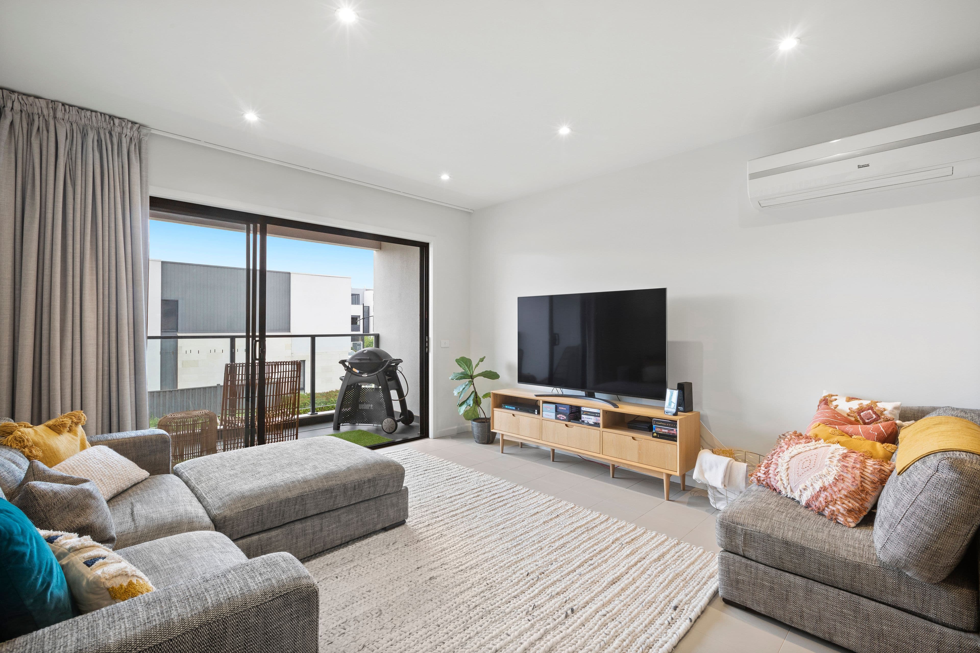 45 Pallisades Boulevard, Cheltenham VIC 3192, Cheltenham - Thumbnail 2