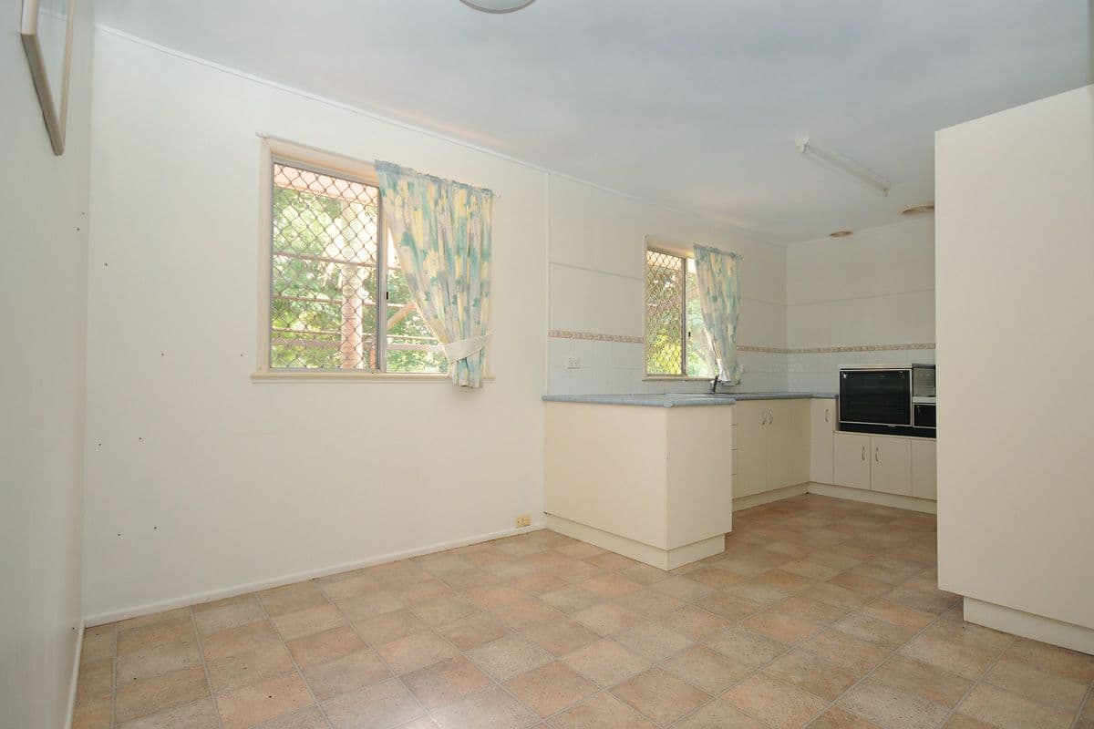 25 McIntyre Street, CENTENARY HEIGHTS QLD 4350, Centenary Heights - Thumbnail 4