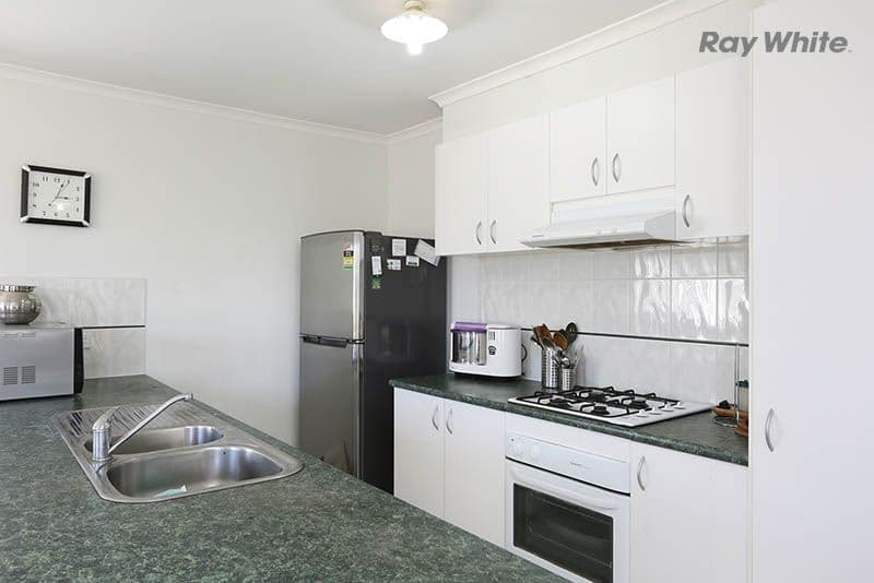 4 Beveridge Court, Point Cook VIC 3030, Point Cook - Thumbnail 3