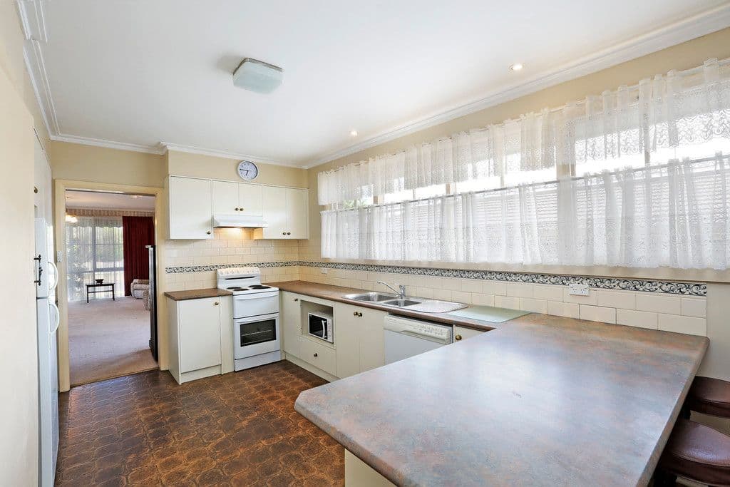 133 Bellevue Avenue, Highton VIC 3216, Highton - Thumbnail 2