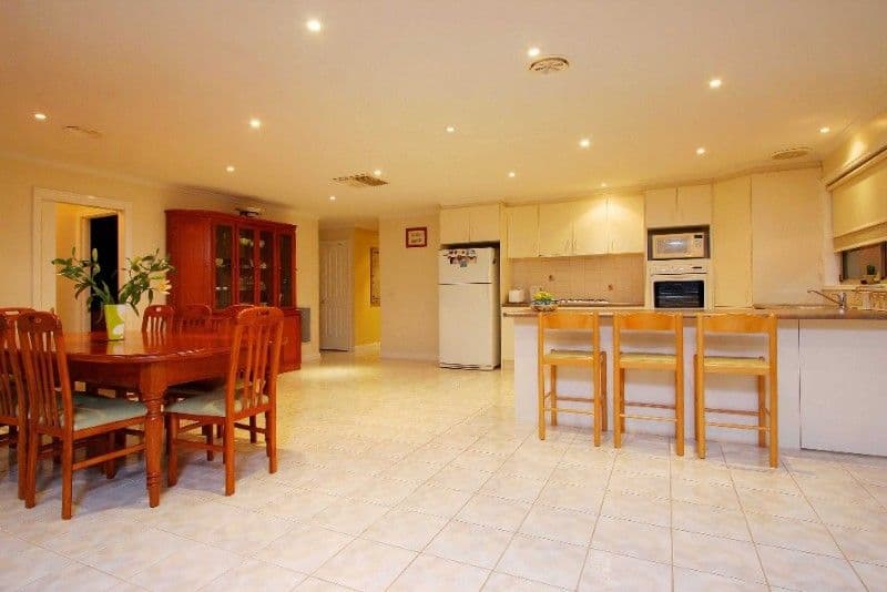40 Stillman Drive, MILL PARK VIC 3082, Mill Park - Thumbnail 2