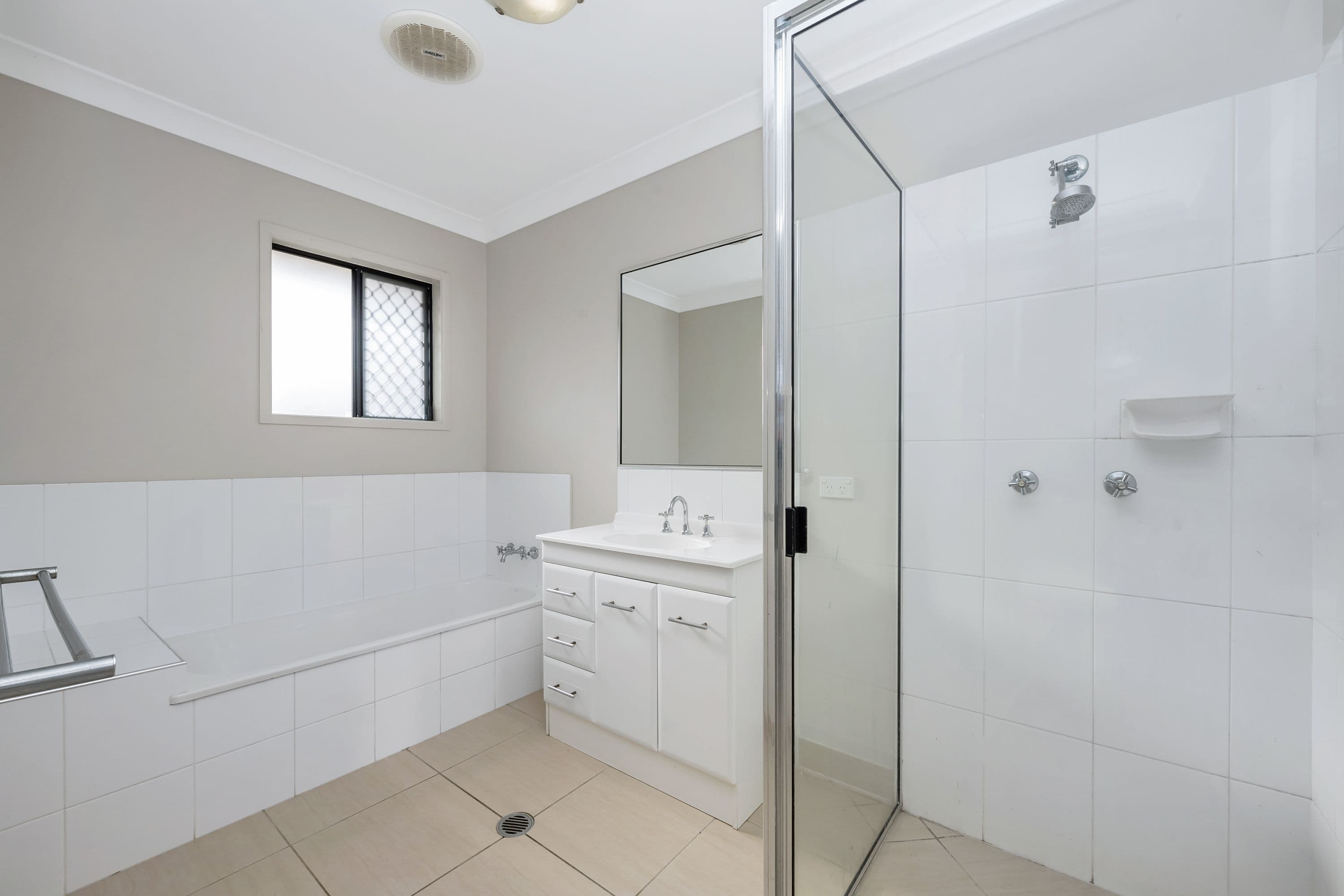 4 Henning Court, Bushland Beach QLD 4818, Bushland Beach - Thumbnail 4