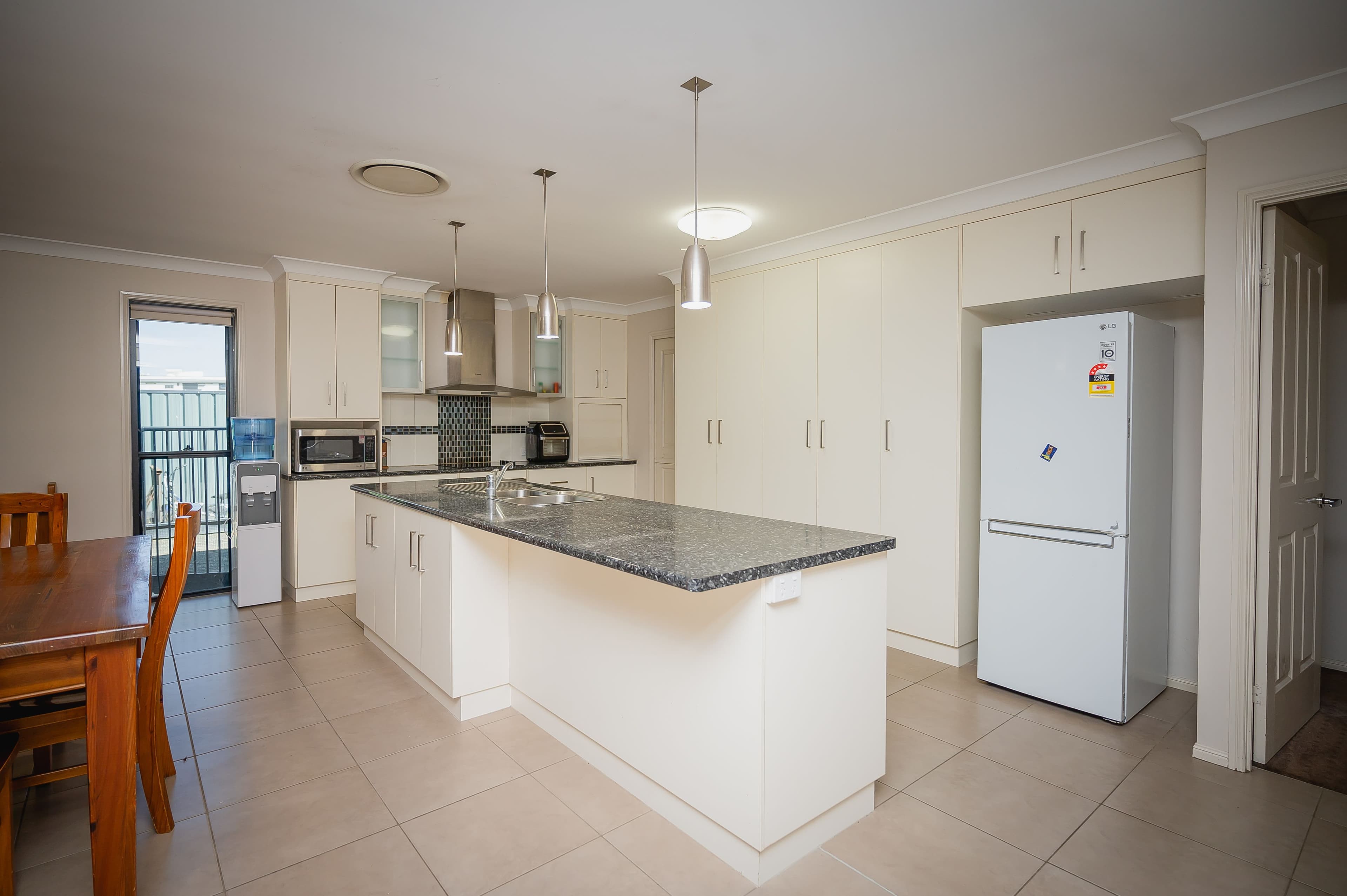 7 Beetson Drive, Roma QLD 4455, Roma - Thumbnail 5