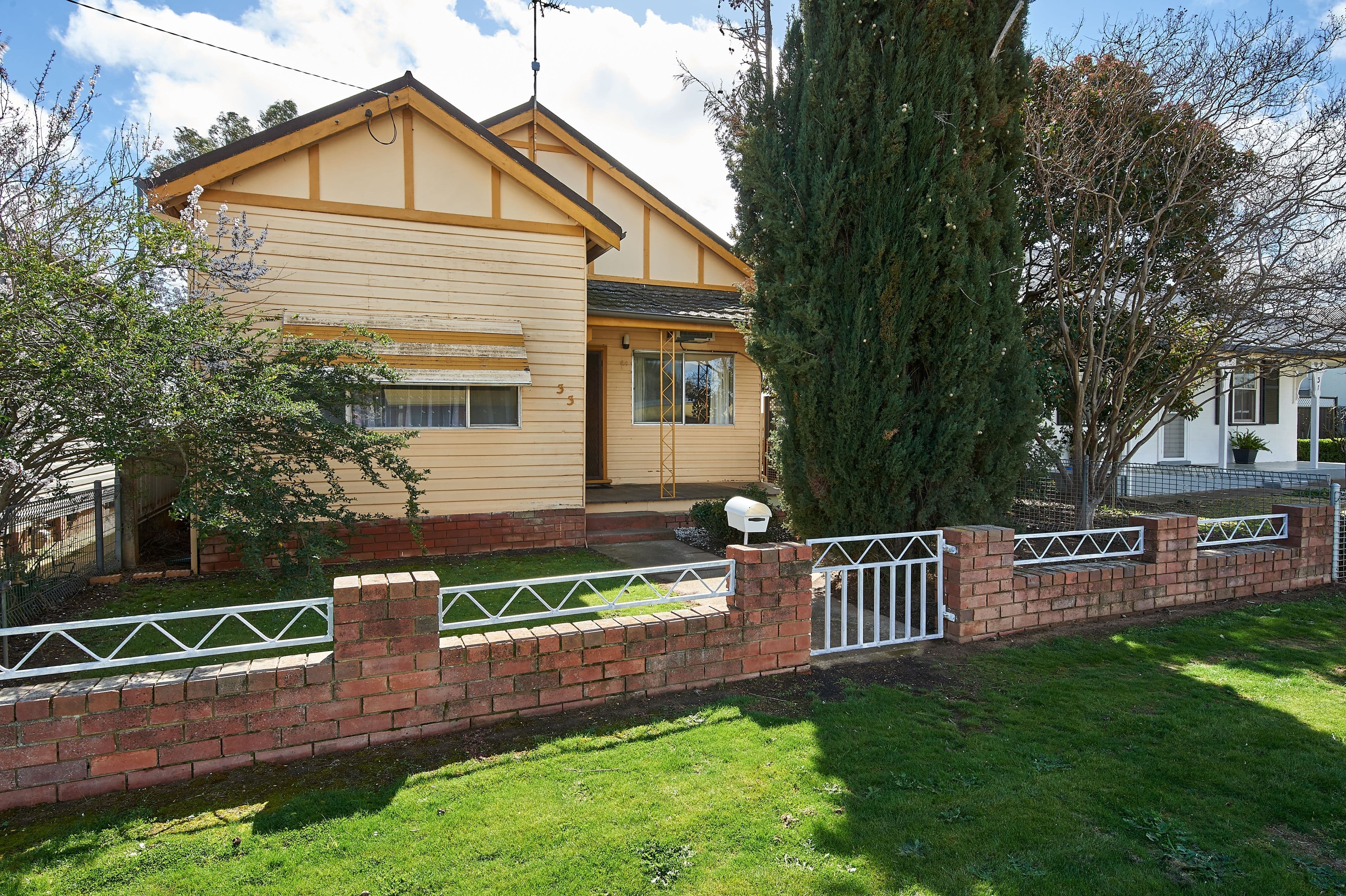 33 Gloucester Street, Junee - Image 1