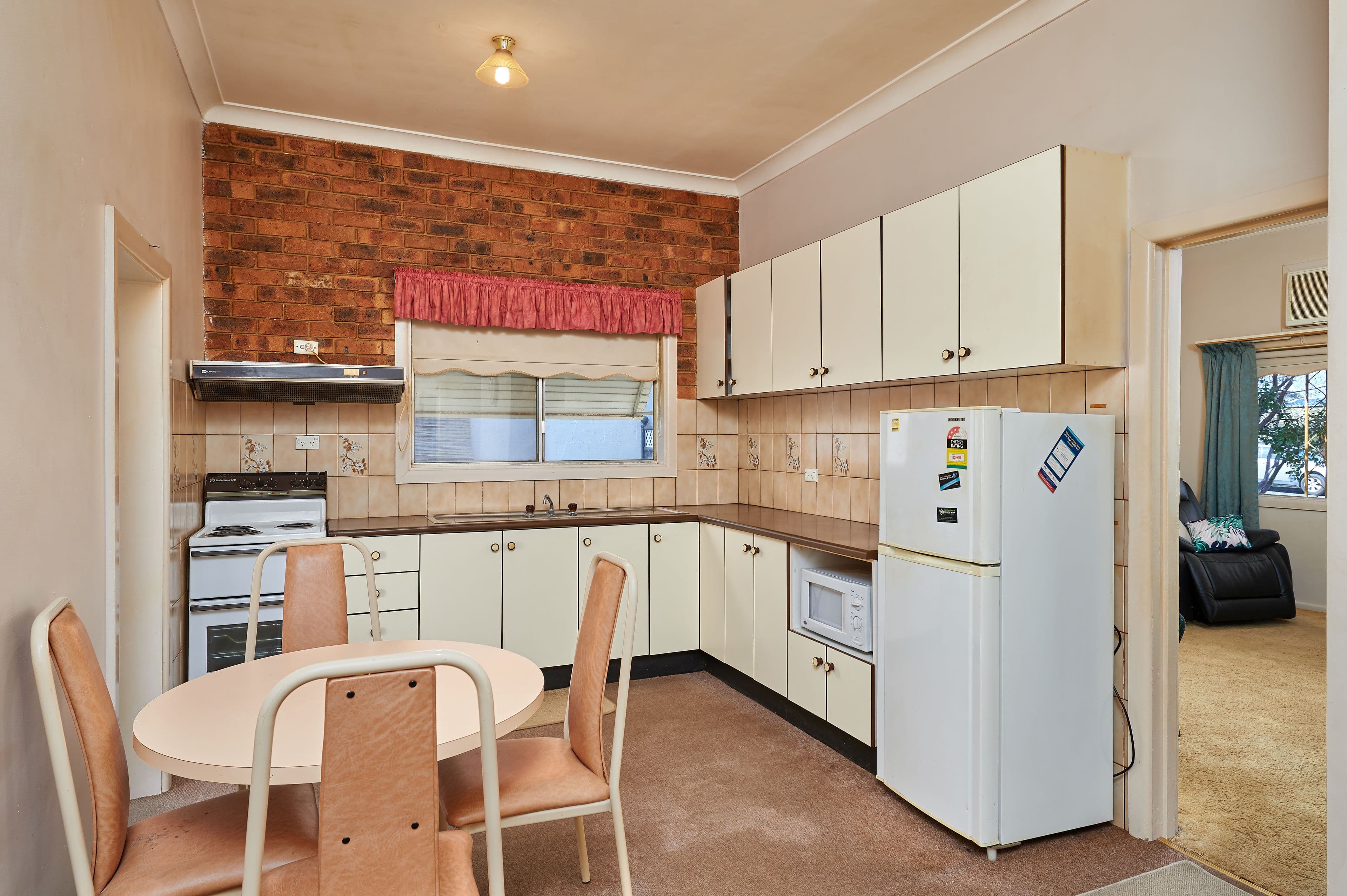 33 Gloucester Street, Junee - Thumbnail 4