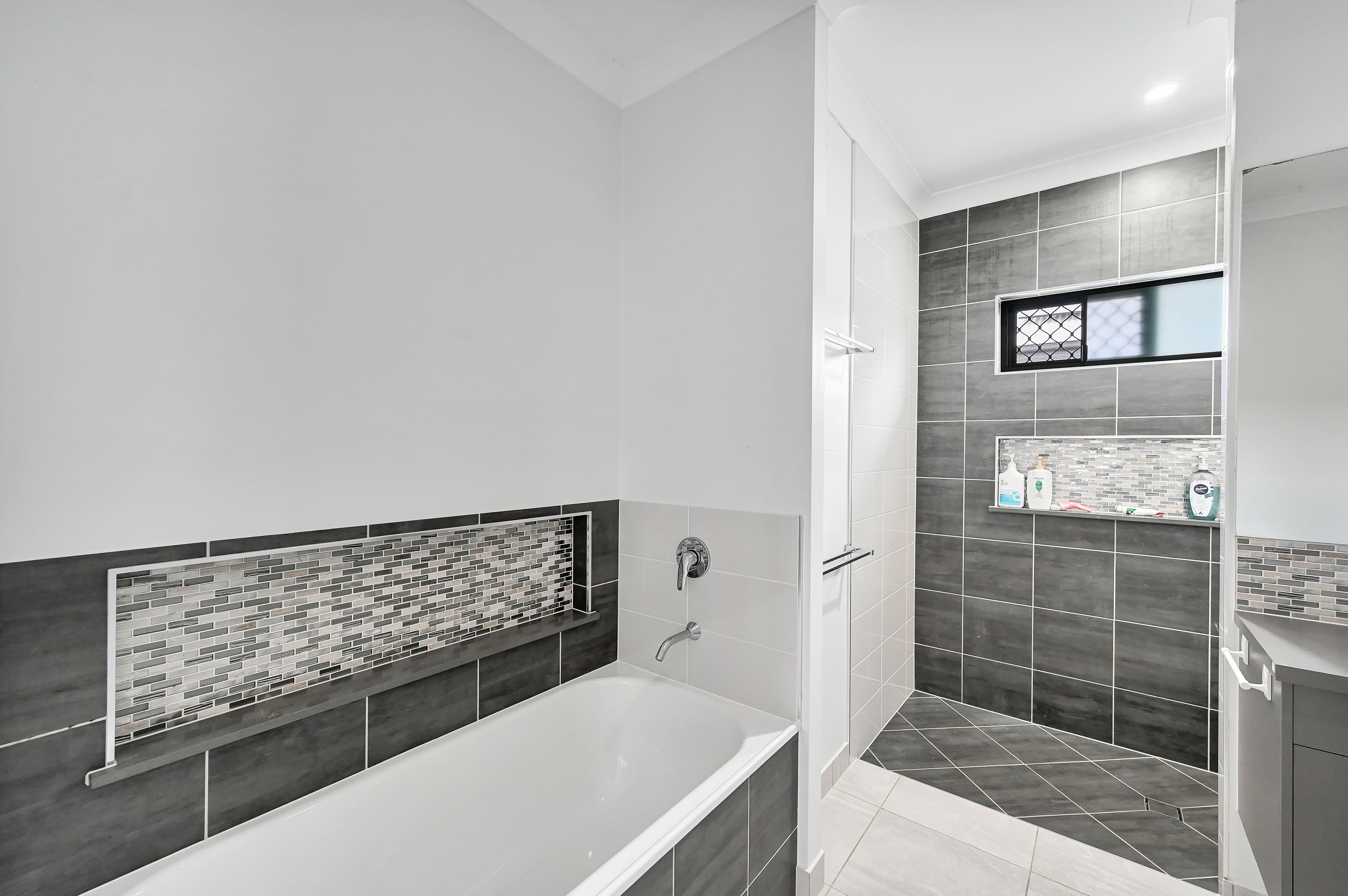 8 Eloise Street, Mount Low QLD 4818, Mount Low - Thumbnail 5