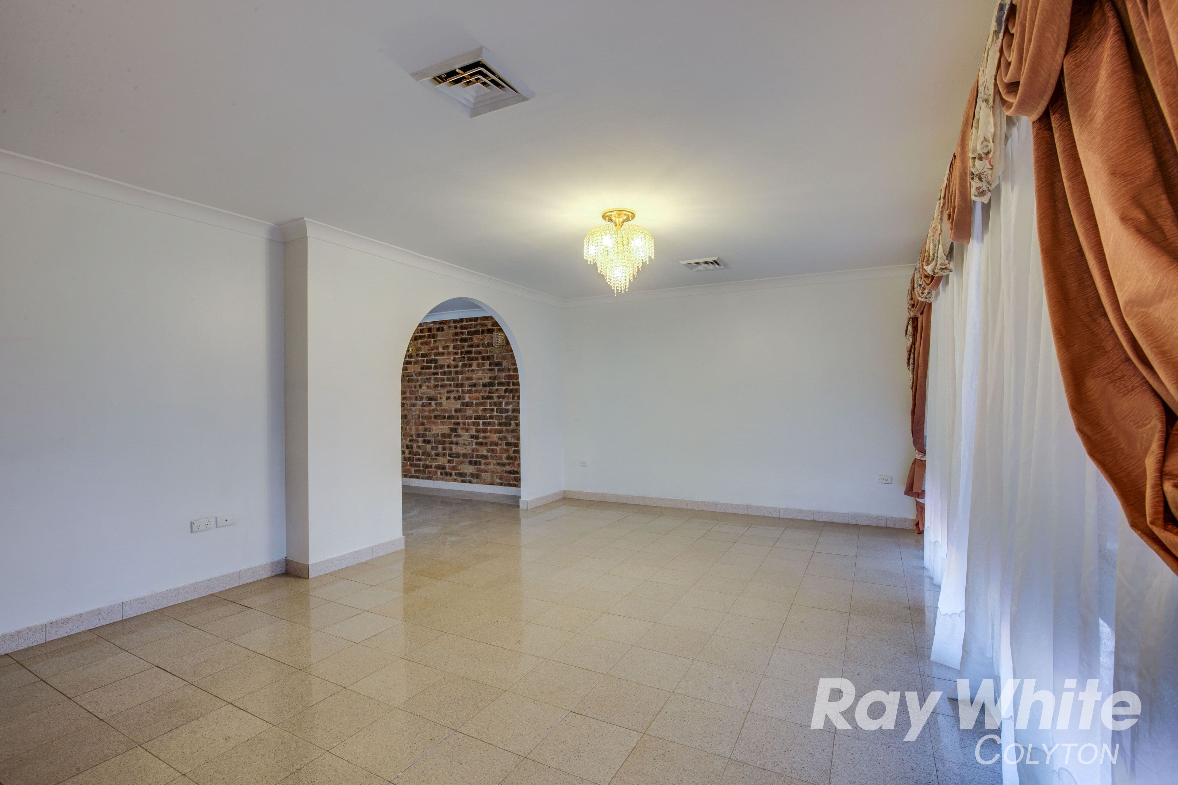 9 Morningbird Close, St Clair - Thumbnail 2