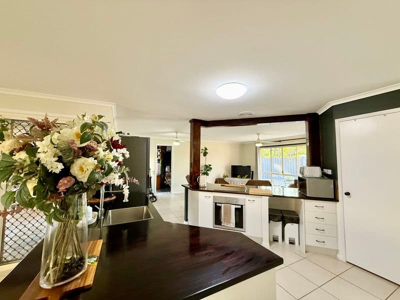 14 Currawong Court, Eli Waters, QLD, Eli Waters - Thumbnail 4