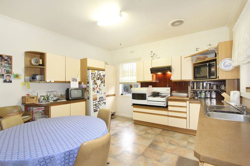 18 Majdal Street, BENTLEIGH EAST VIC 3165, Bentleigh East - Thumbnail 3