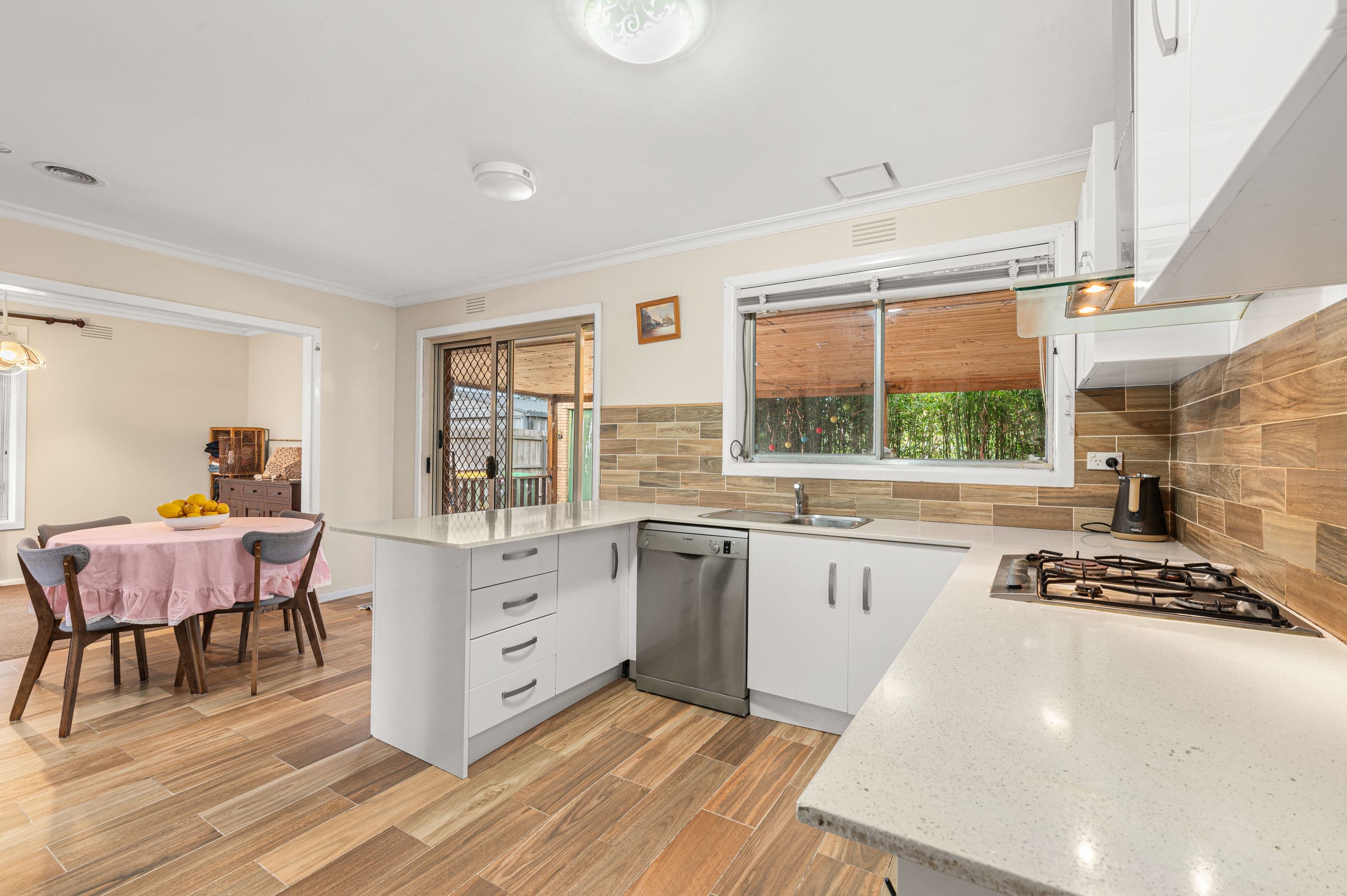 16 Kelvin Grove, South Morang VIC 3752, South Morang - Thumbnail 2