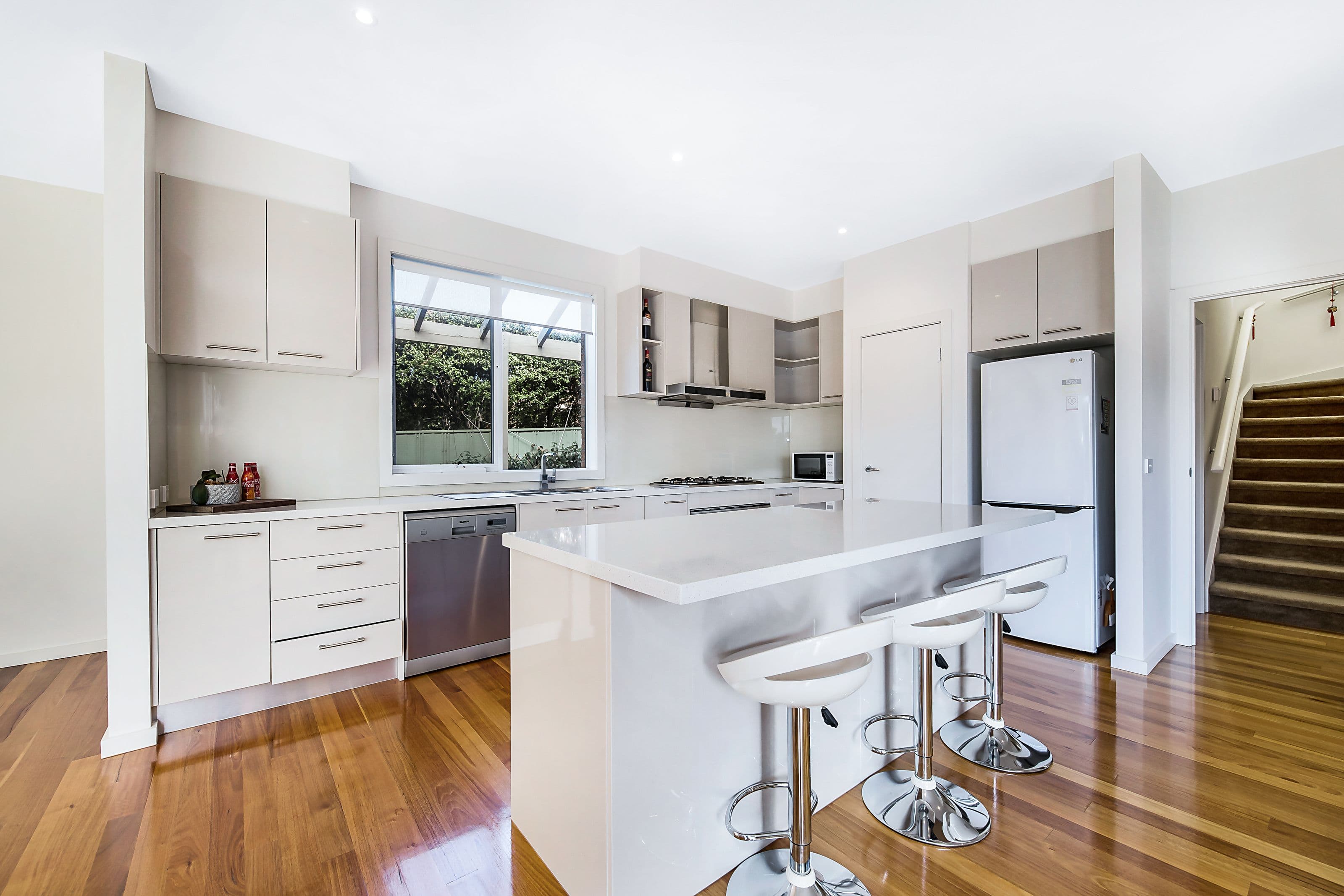 14 Savige Avenue, Mount Waverley VIC 3149, Mount Waverley - Thumbnail 3