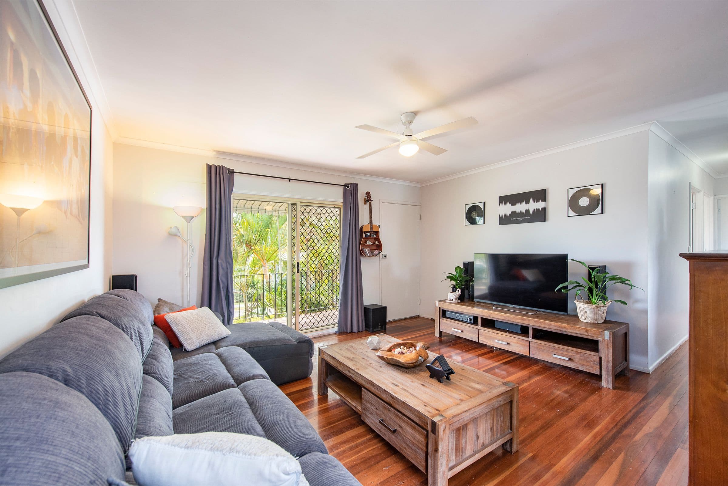 10 Poincettia Street, Kingston QLD 4114, Kingston - Thumbnail 2
