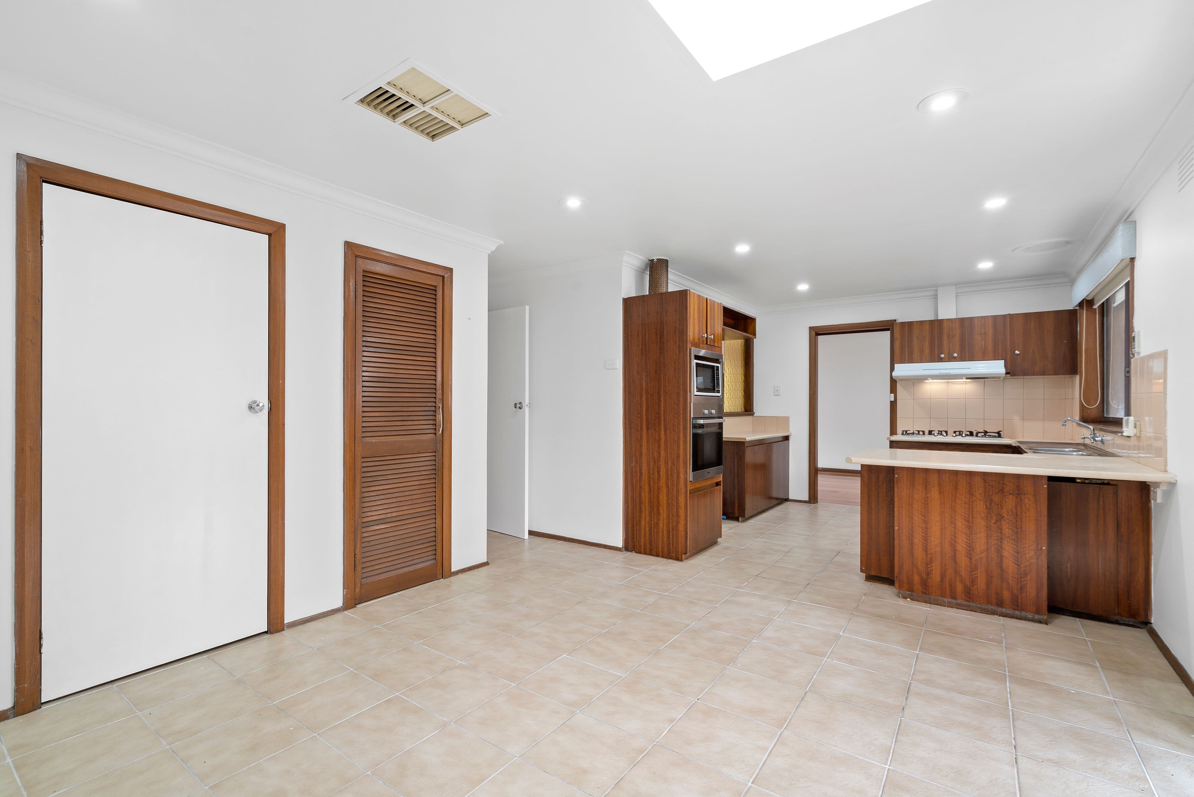 16 Vineyard Road, Sunbury VIC 3429, Sunbury - Thumbnail 4