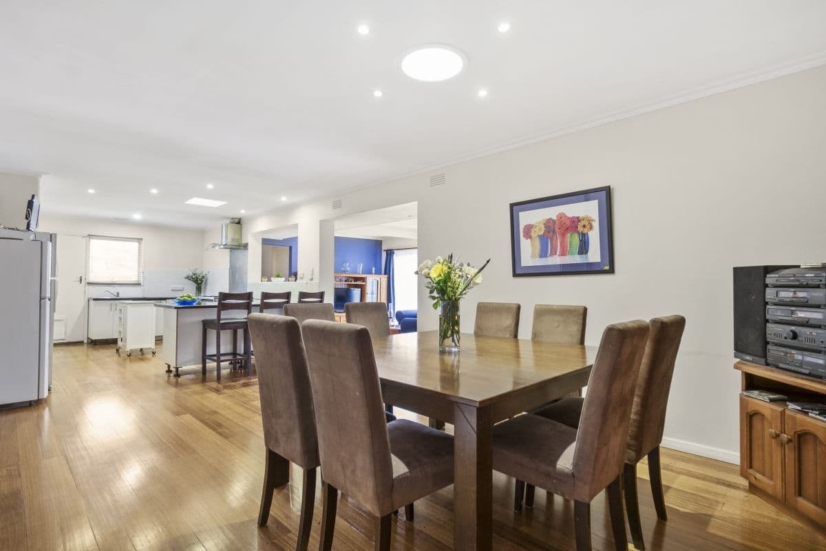 21 Sinns Avenue, Werribee VIC 3030, Werribee - Thumbnail 2